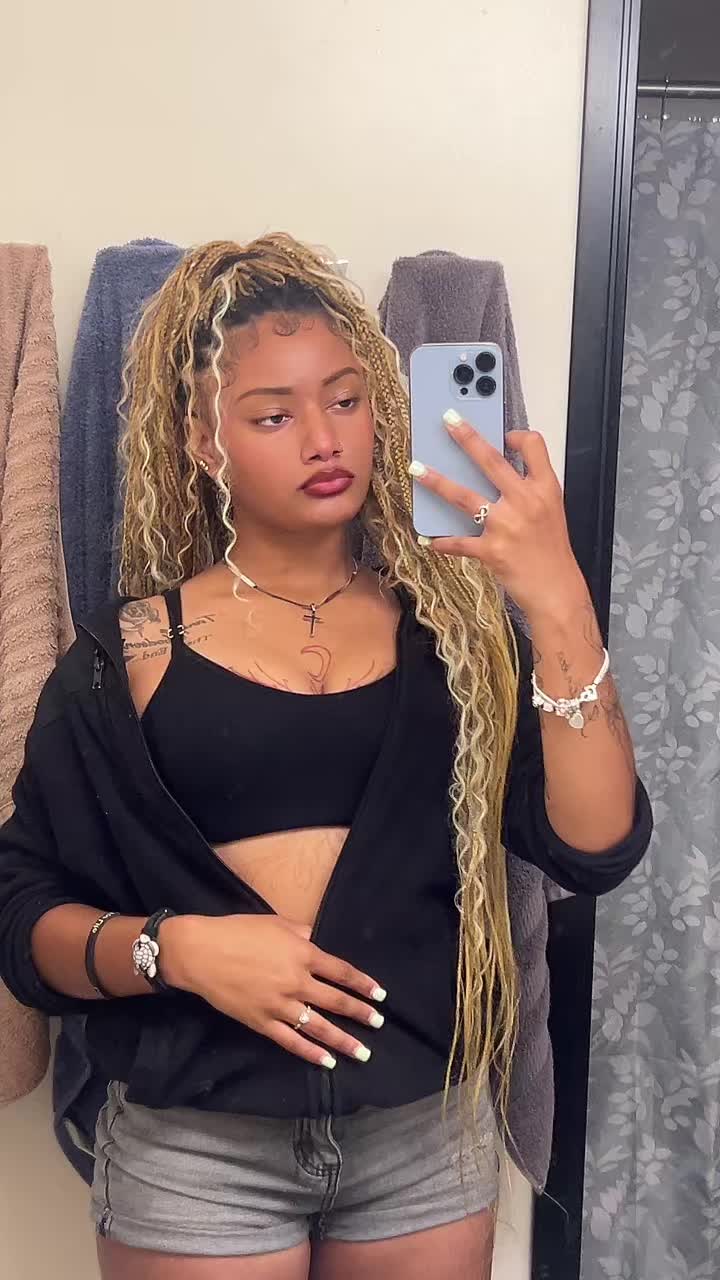@kiarakalonn