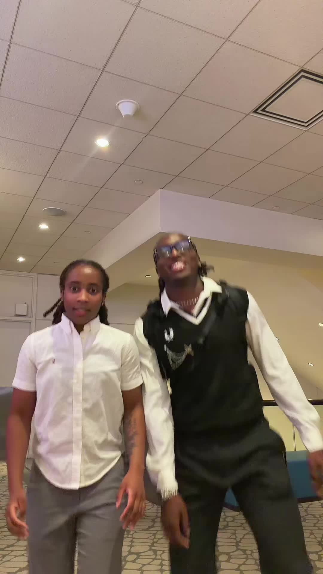 @karlyxvibe