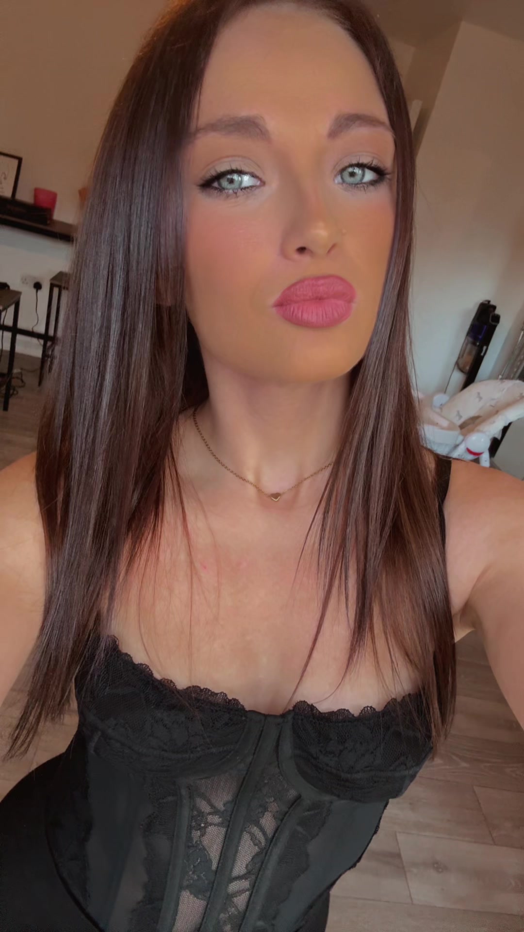 @chloe J