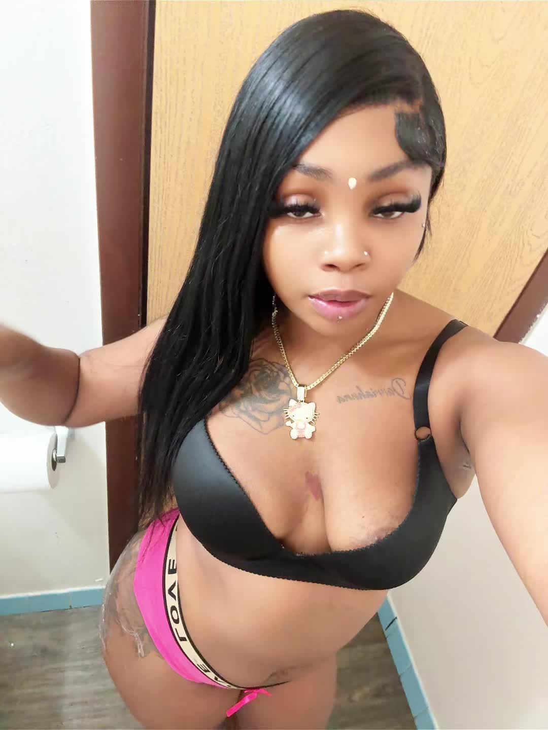 @Shantiip 👩🏽&zwj;❤️&zwj;💋&zwj;👩🏽