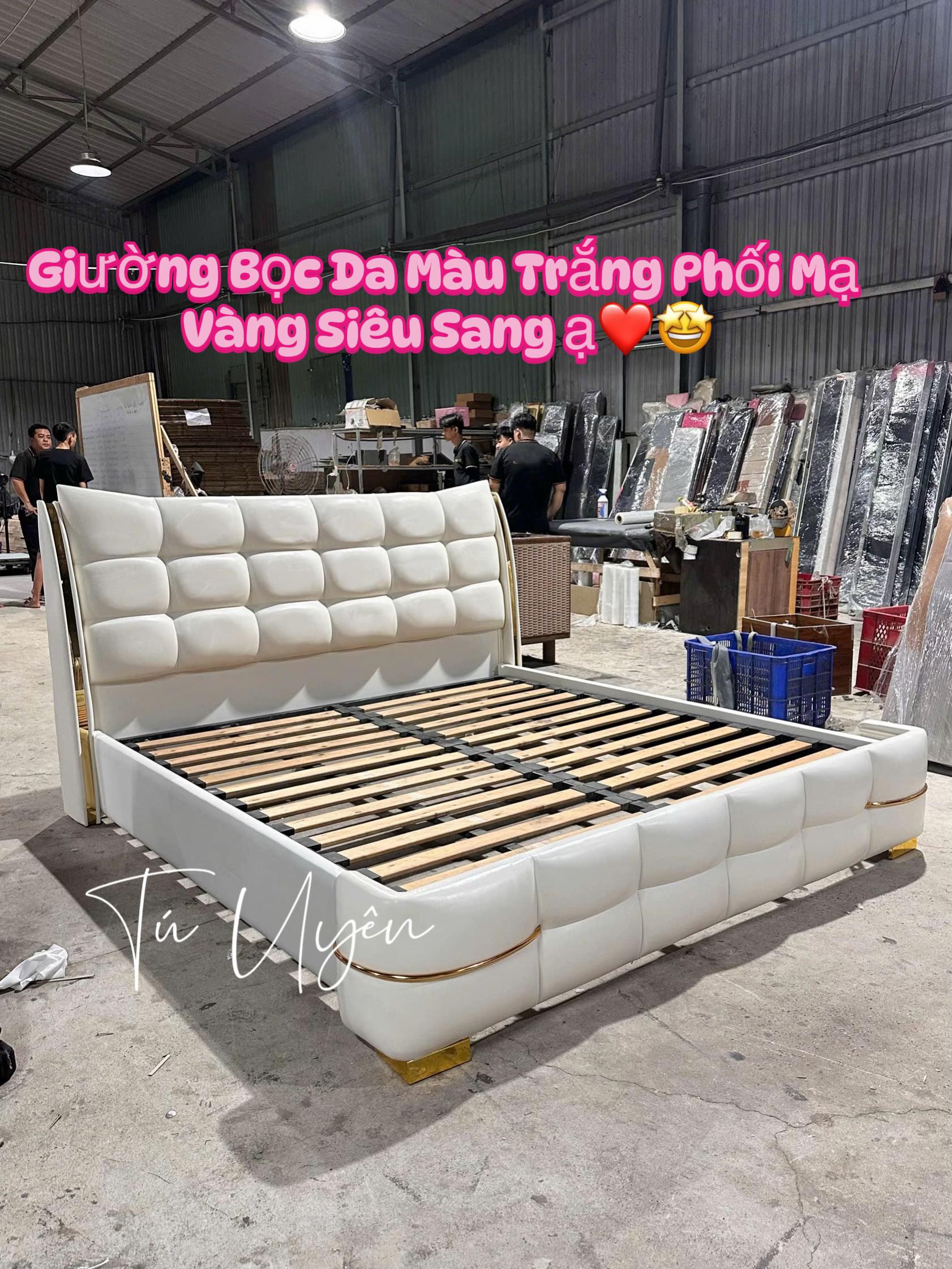 @T&uacute; Uy&ecirc;n Phạm