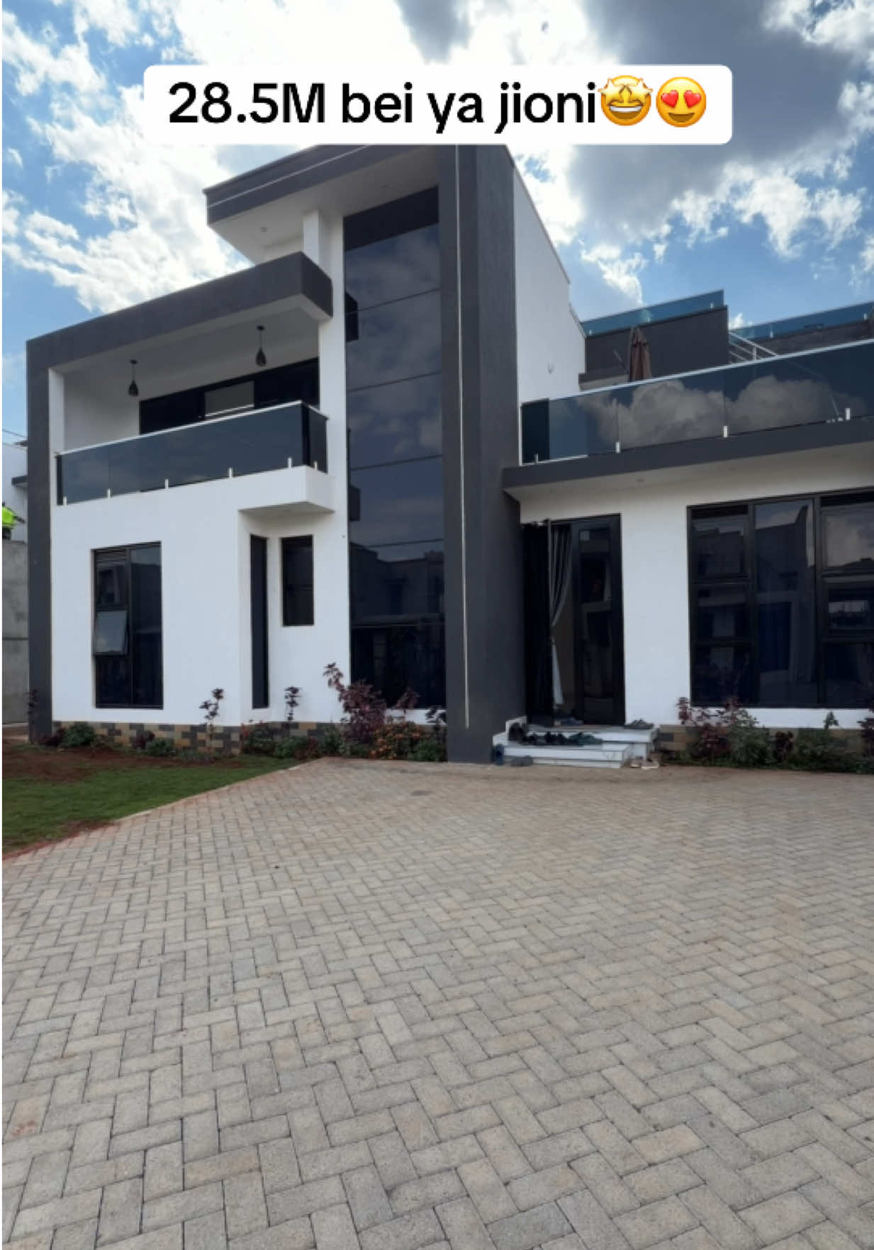 @Lyx Realty Group