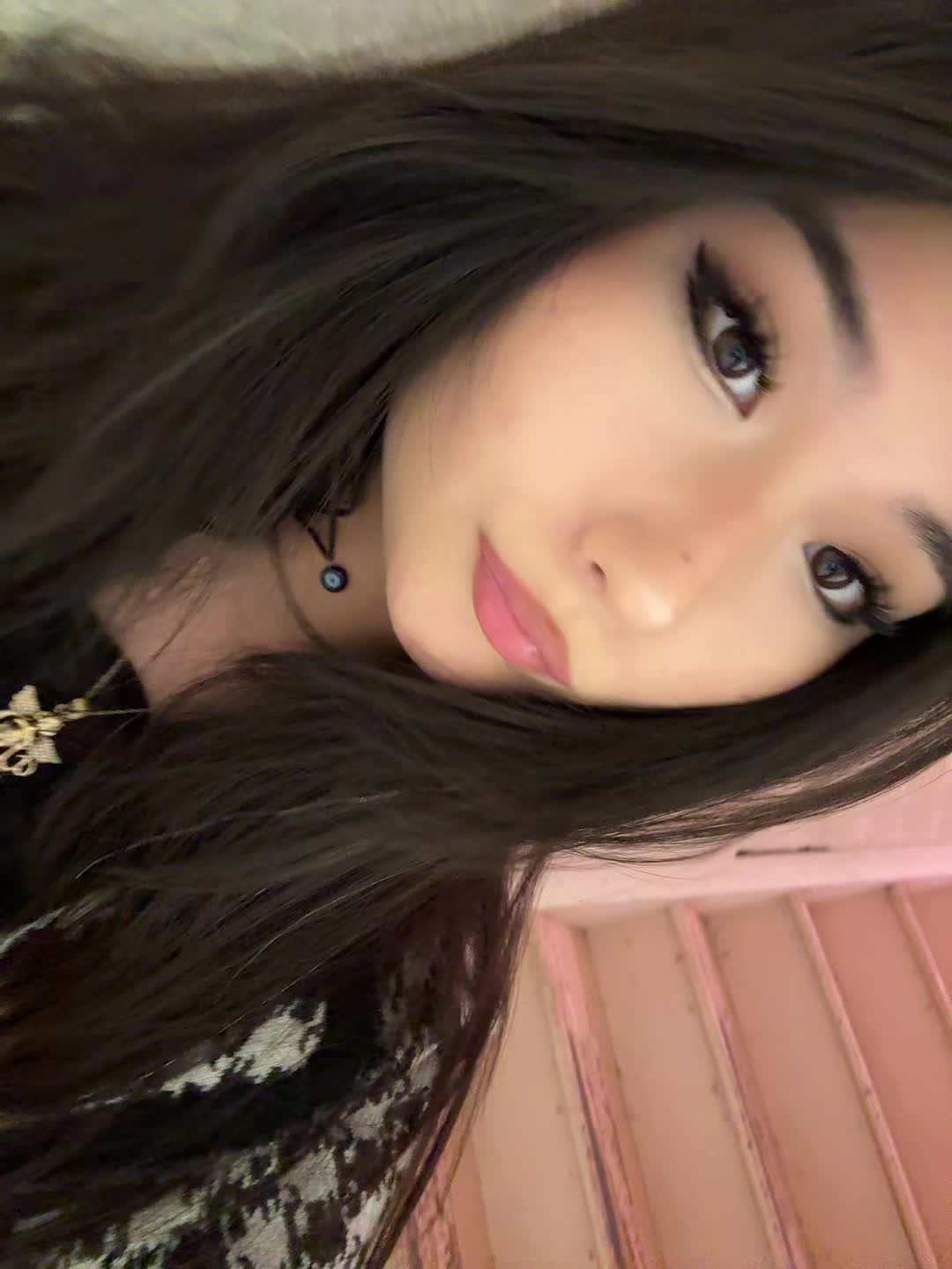 @minëk