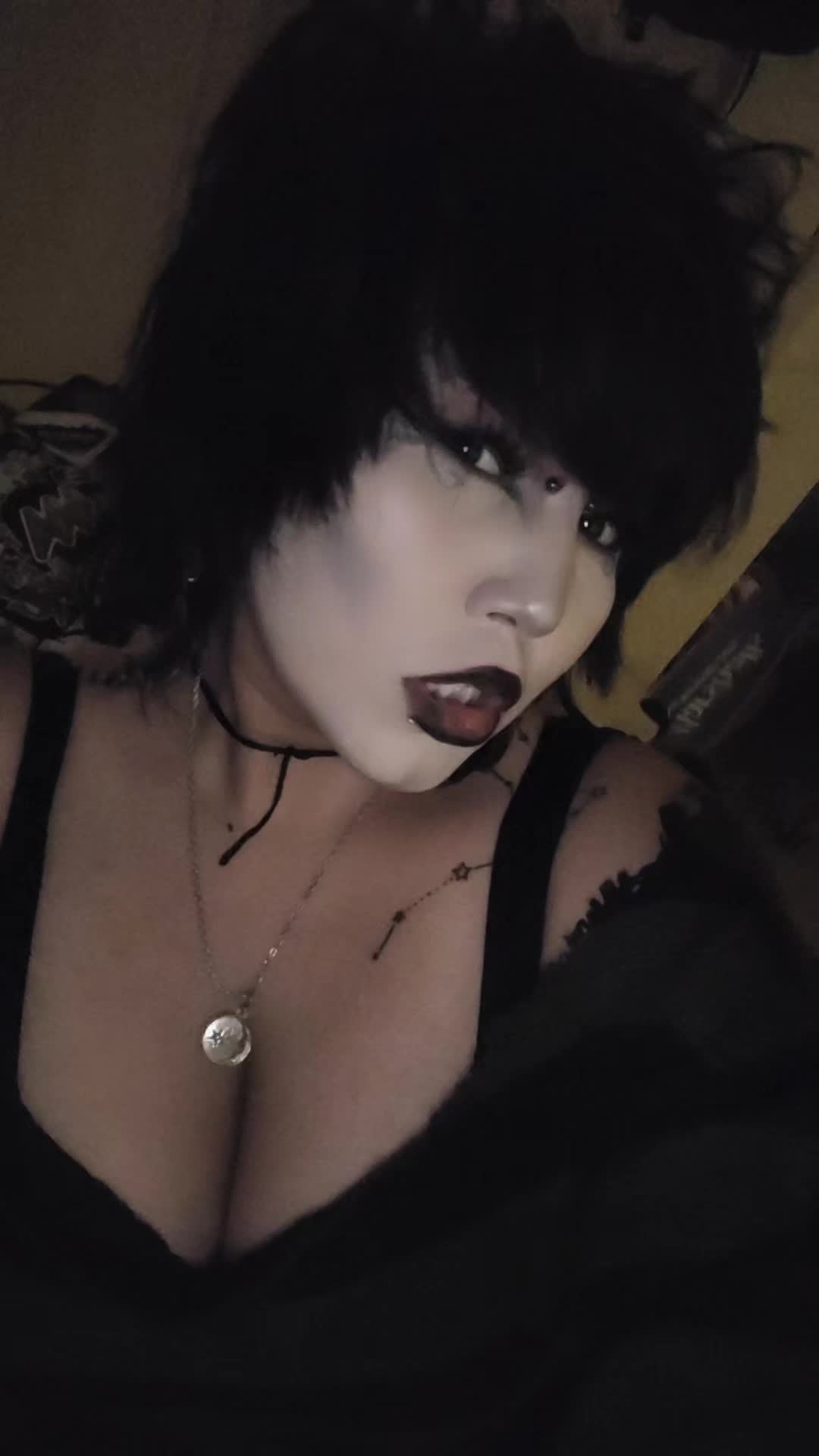 @theskysfallingg