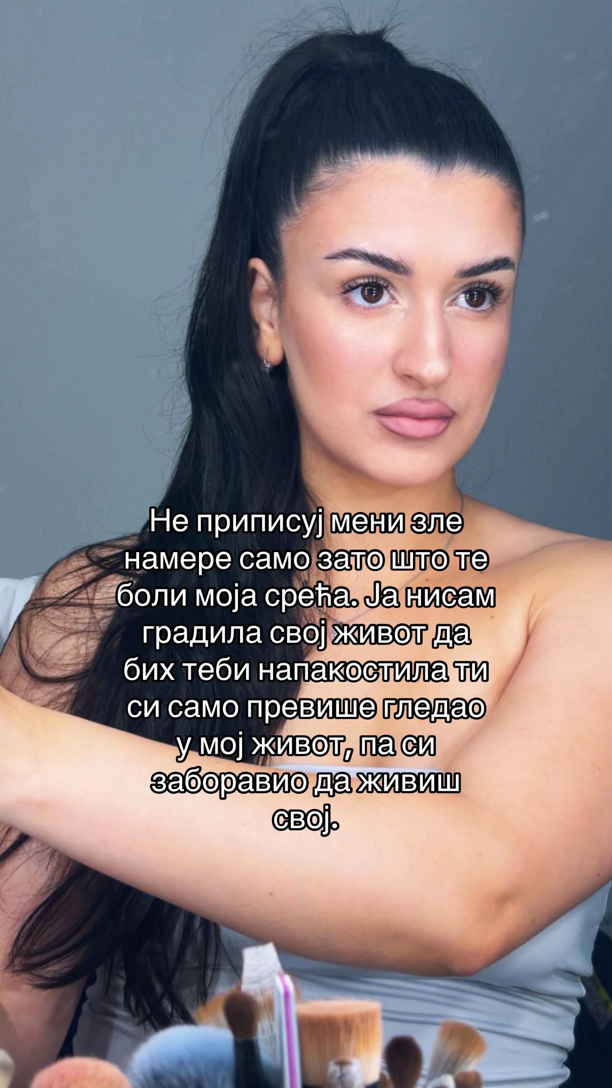 @анђела🐲