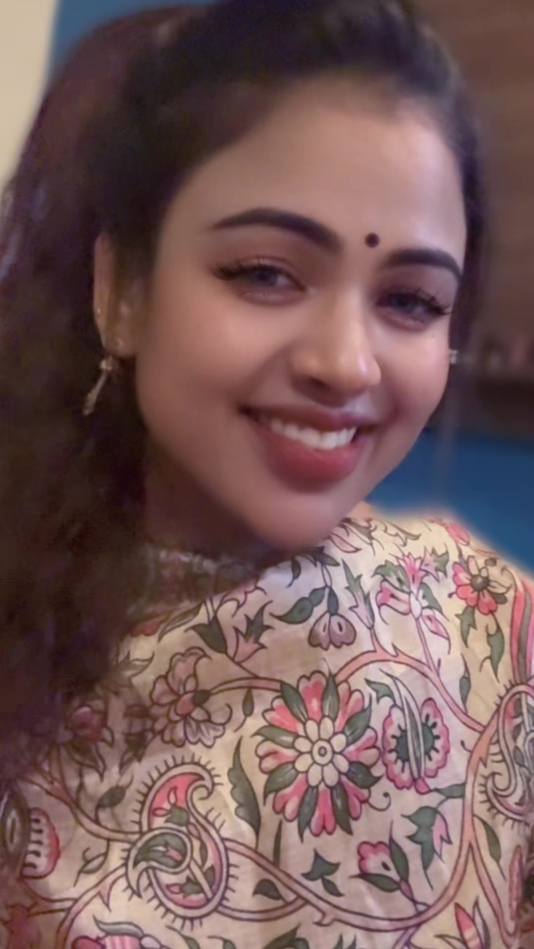 @❤️v. thiyaa❤️