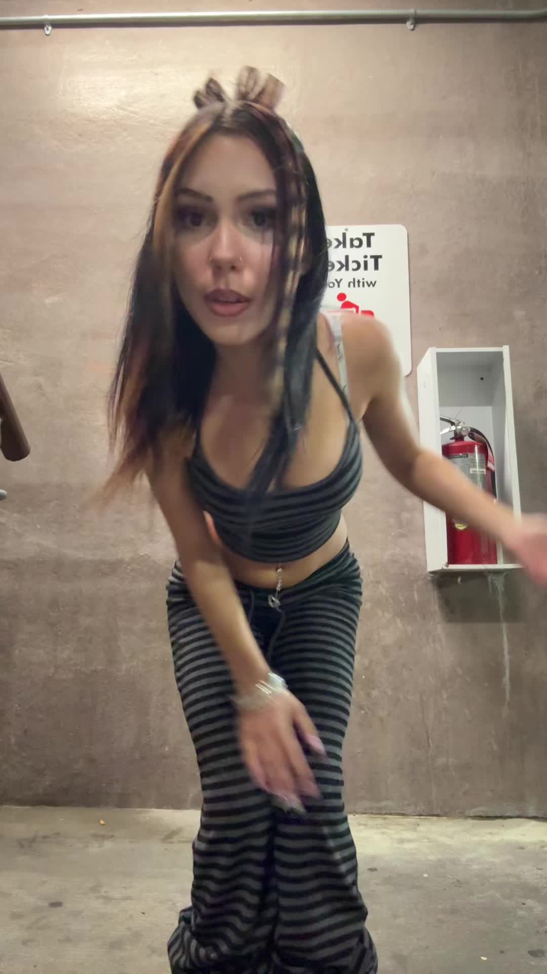 @qh0st1n