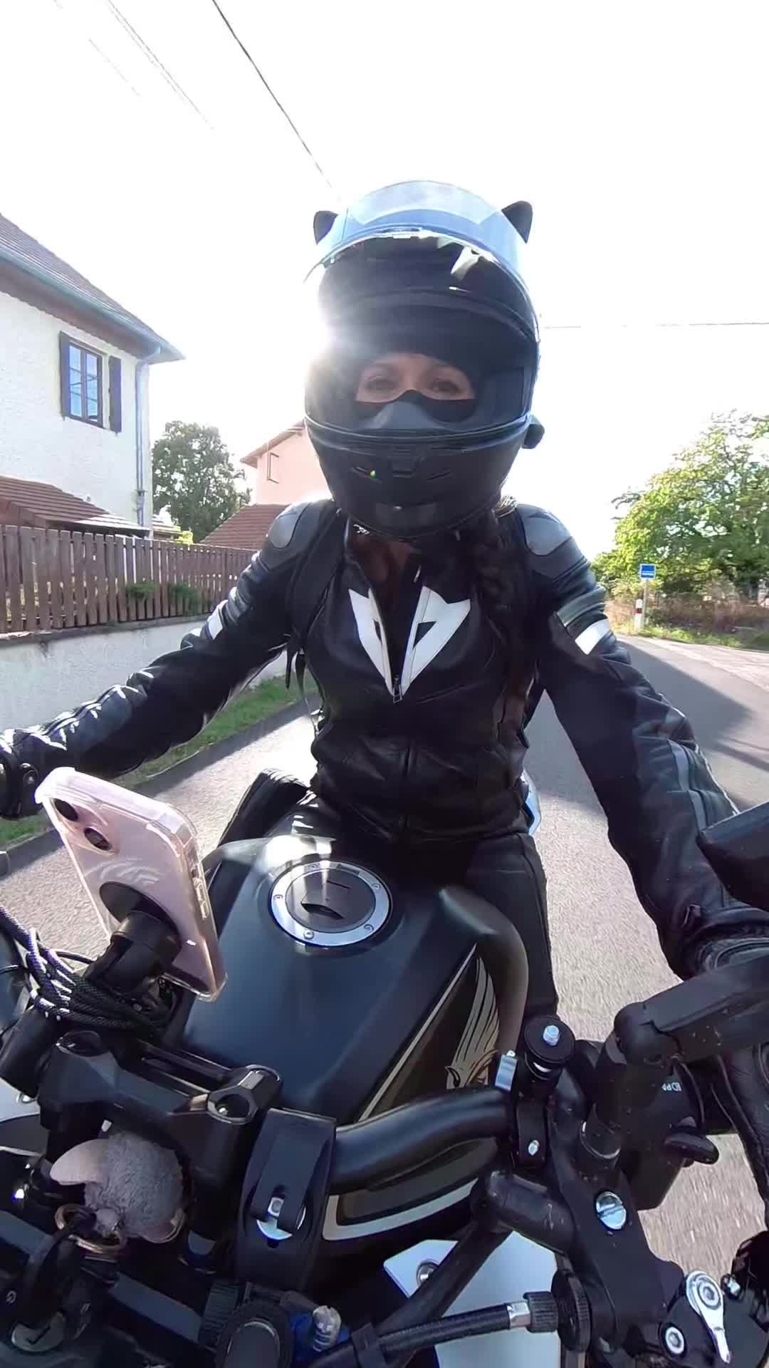 @Kitty bikergirl ✌️
