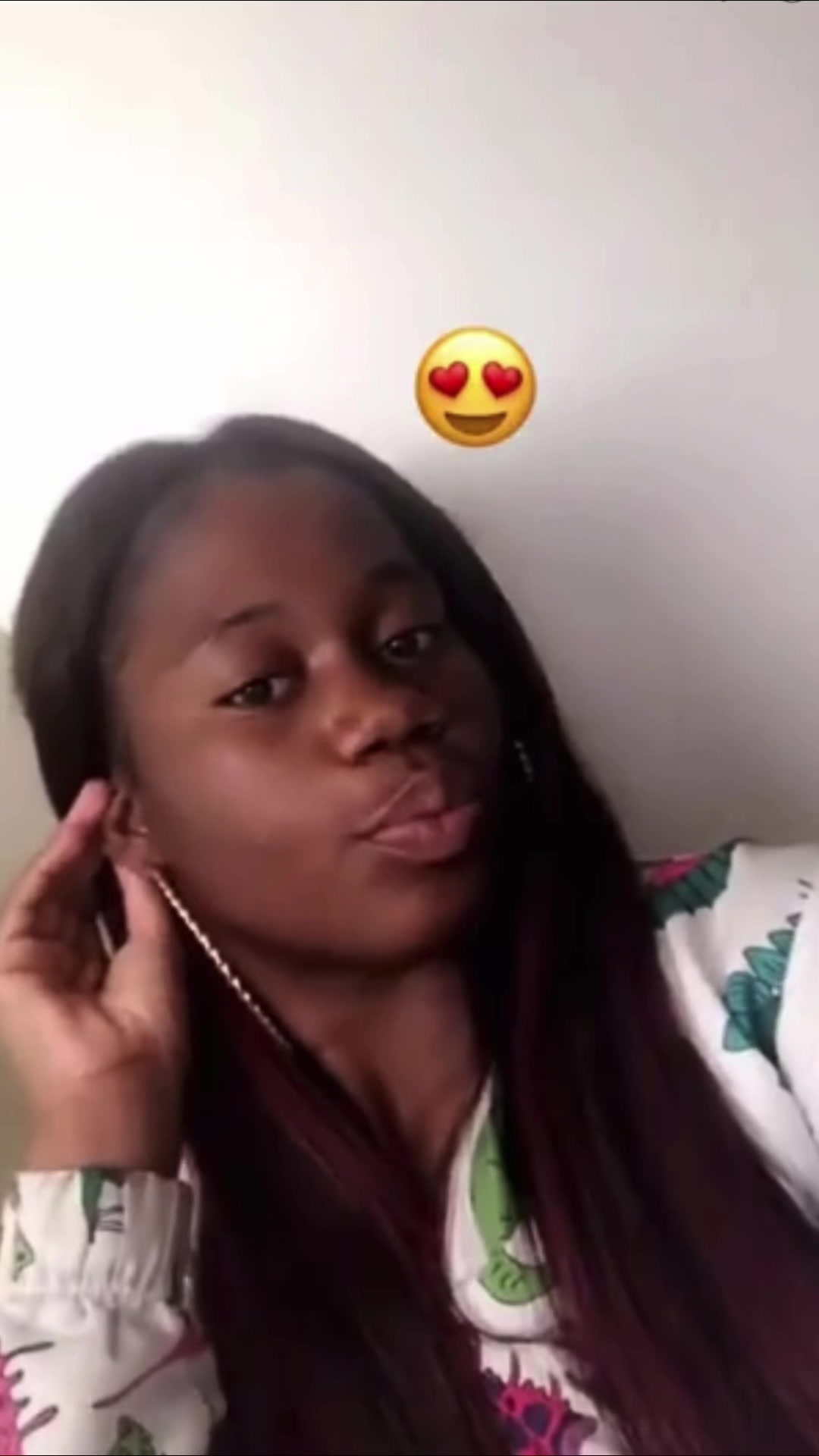 @￴