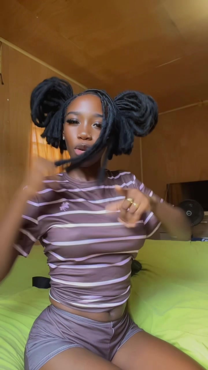 @𝒞𝒽𝑒𝓃_𝐿𝒾🐅🇯🇲