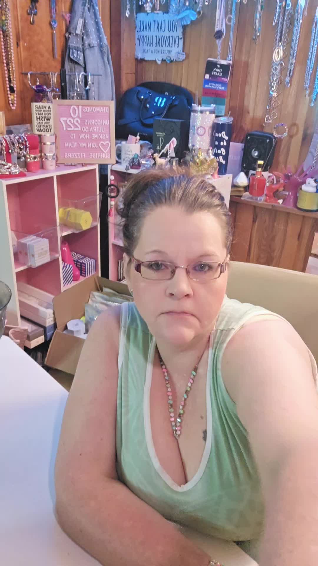 @BoyMomFizzySunrise 💞