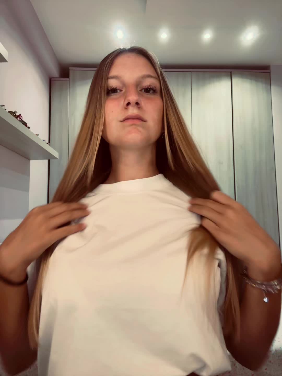 @𝟐𝟐