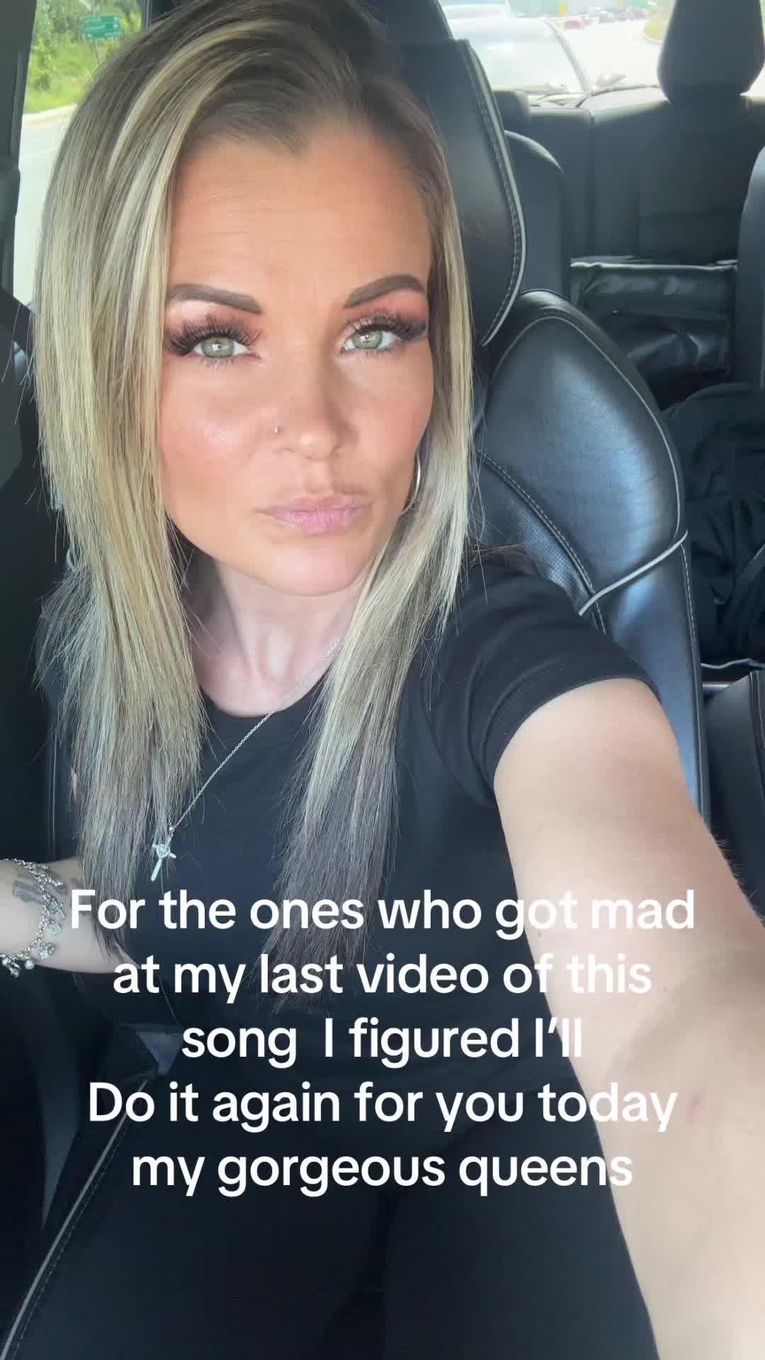 @JessicaXoxo 💋💋✌️
