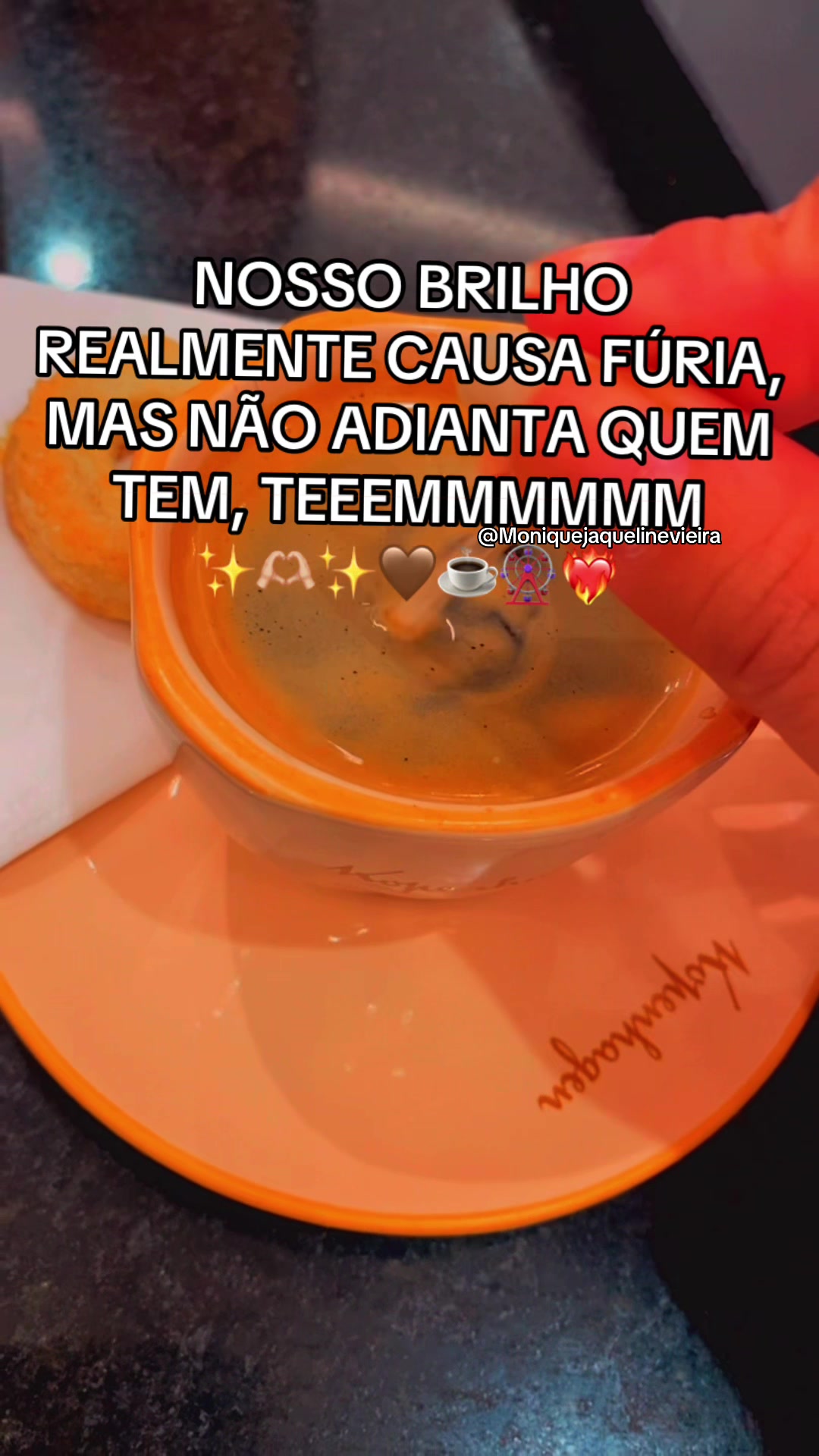 @Monique Vieira 🥂