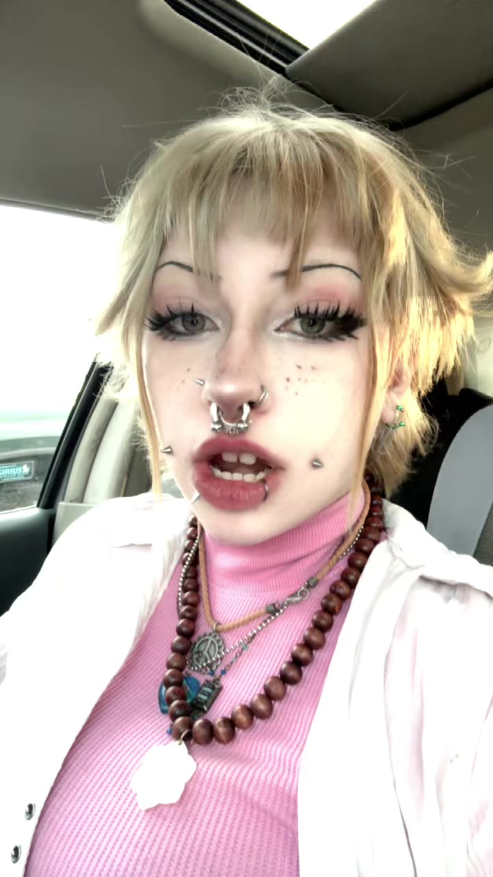 @fawna 🖤🖤🦷