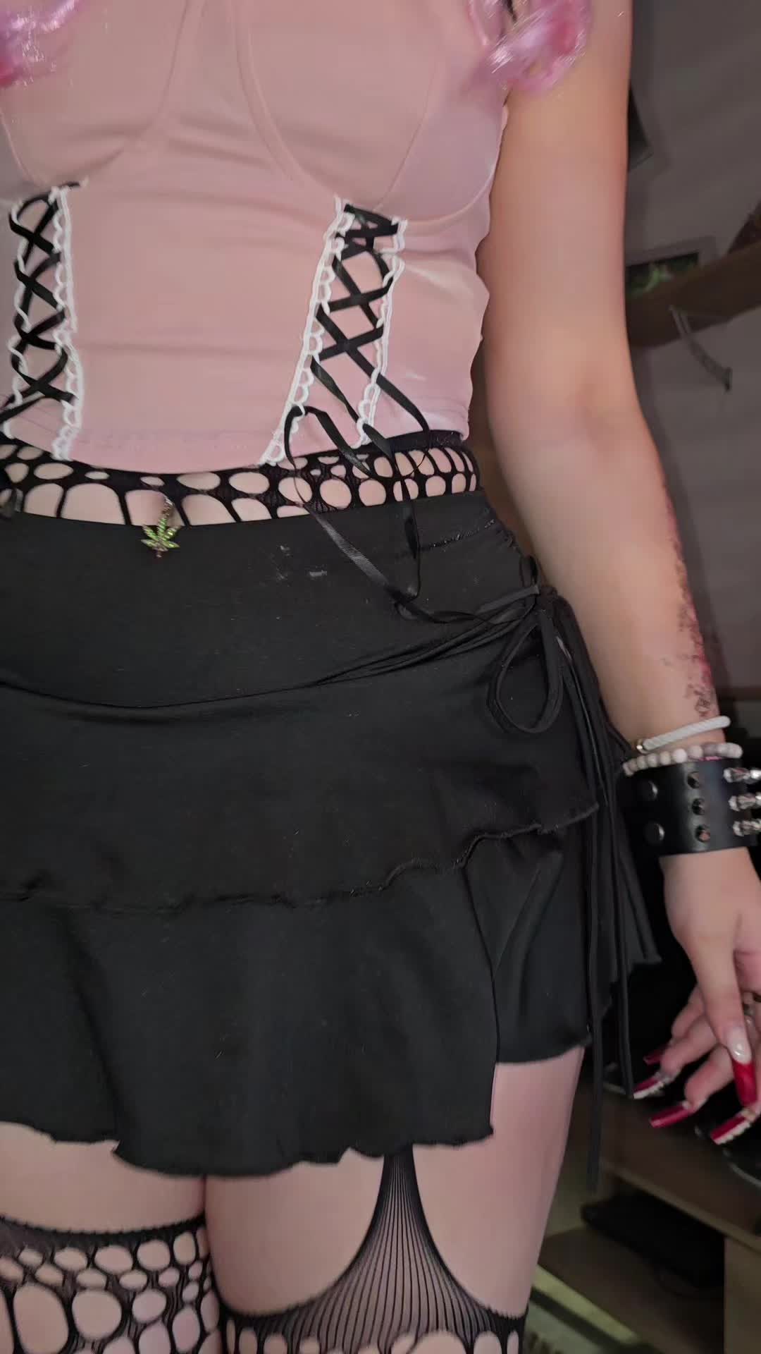 @𝑟𝑜𝑠𝑒𝑒 🦇