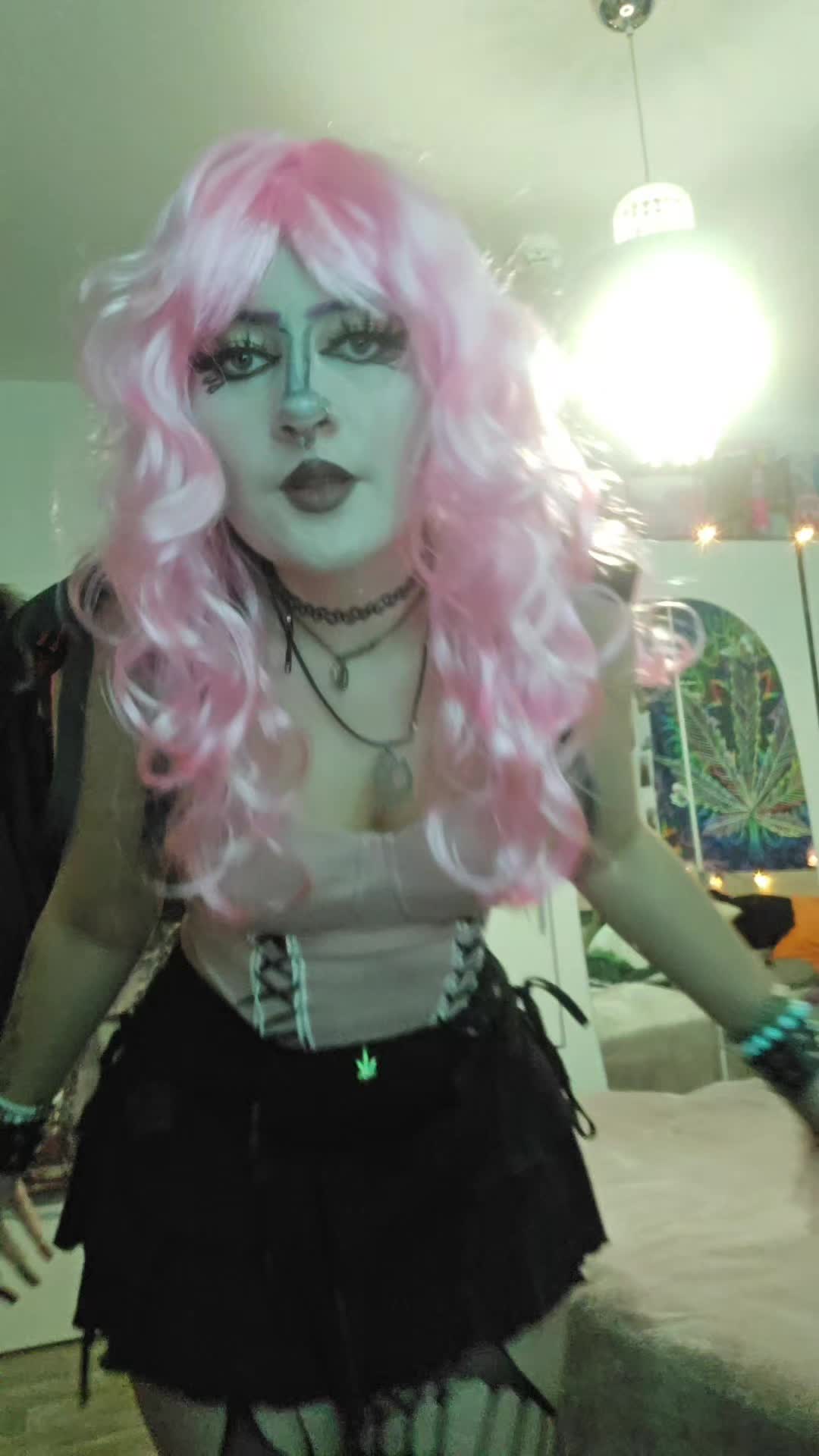 @𝑟𝑜𝑠𝑒𝑒 🦇