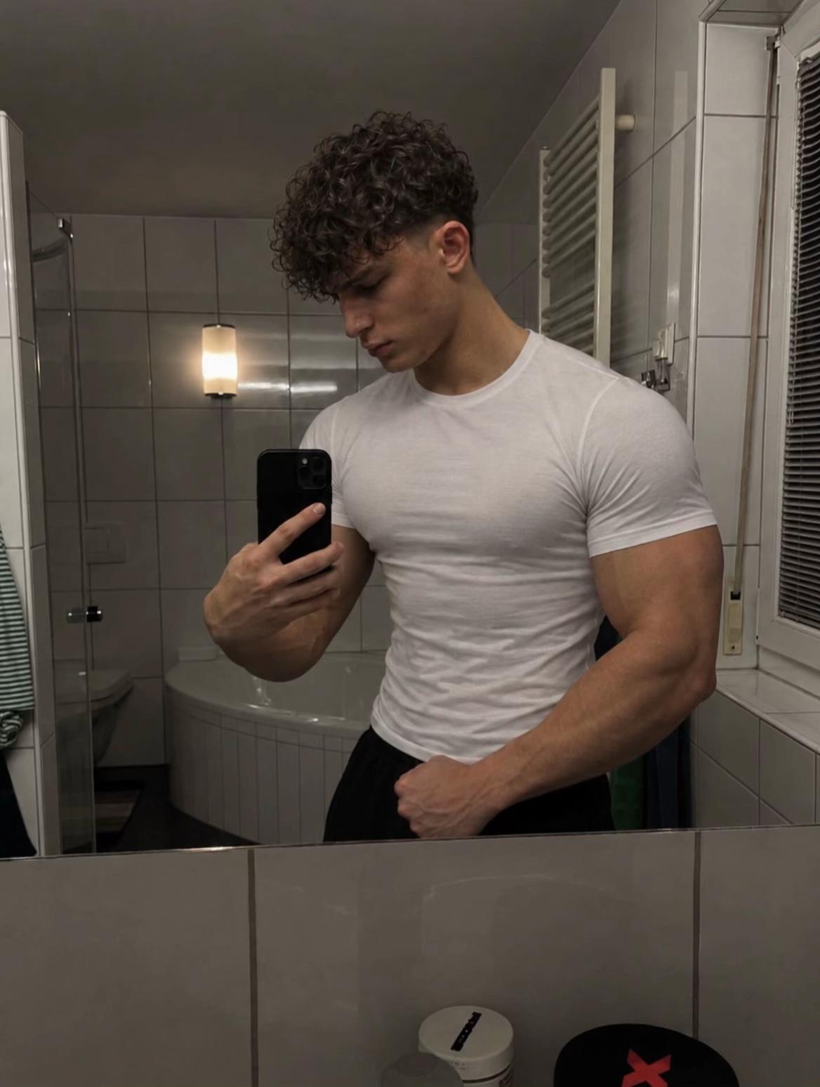 @Elias Der Bodybuilder