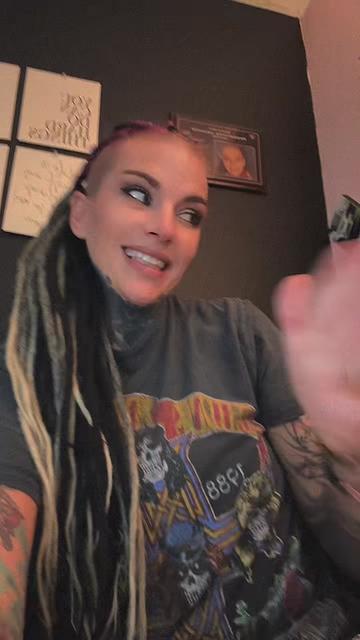 @blue_eyed_menace