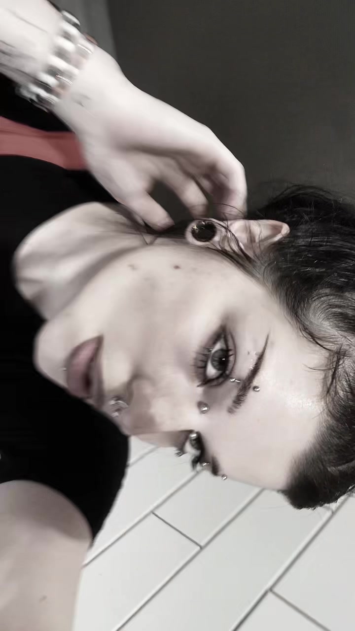 @𝔄𝔩𝔦𝔠𝔢🗝️
