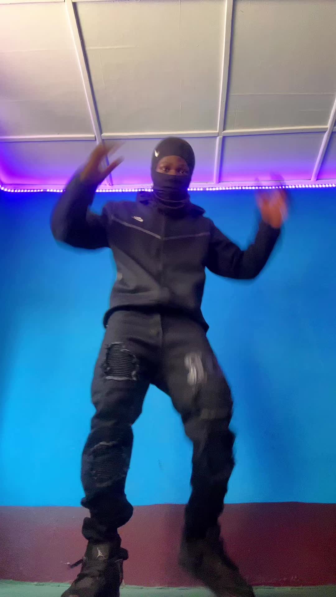 @𝐊𝐀𝐑𝐍𝐈𝐂𝐇𝐀𝐊🥷🏾🔫