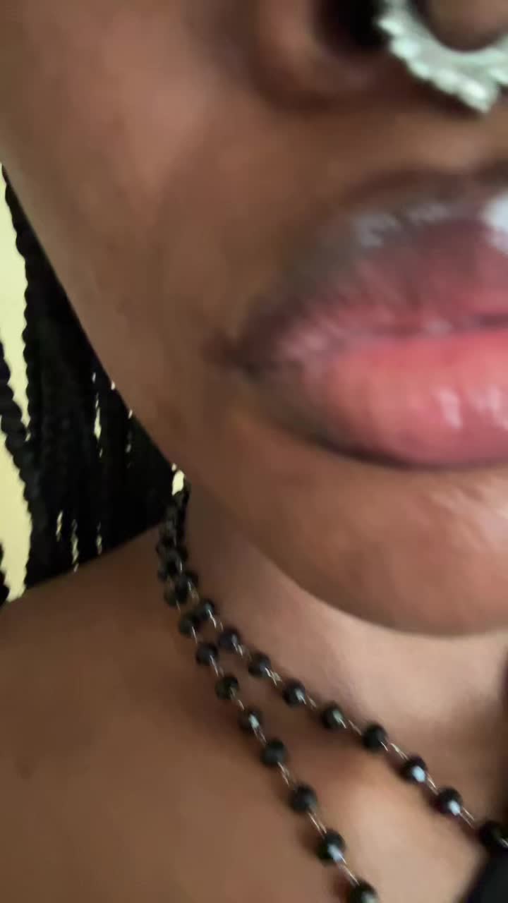 @⃟