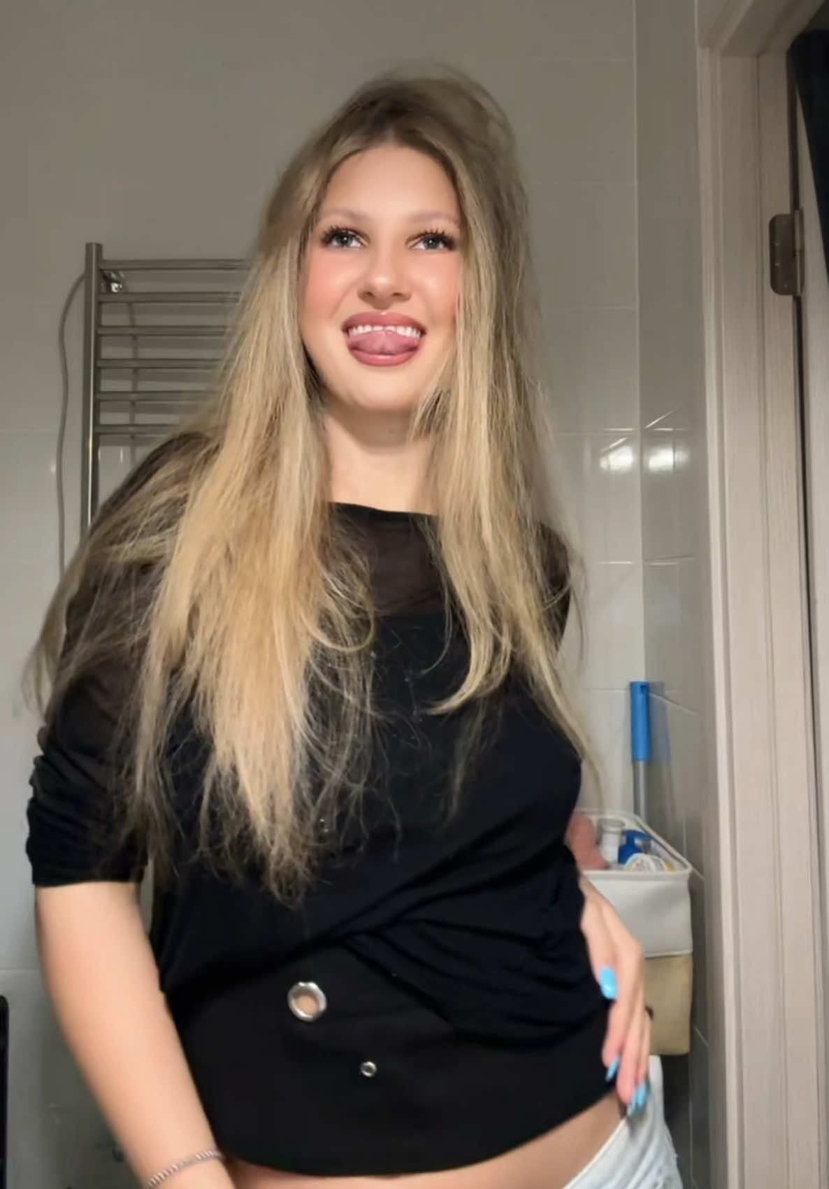 @vi