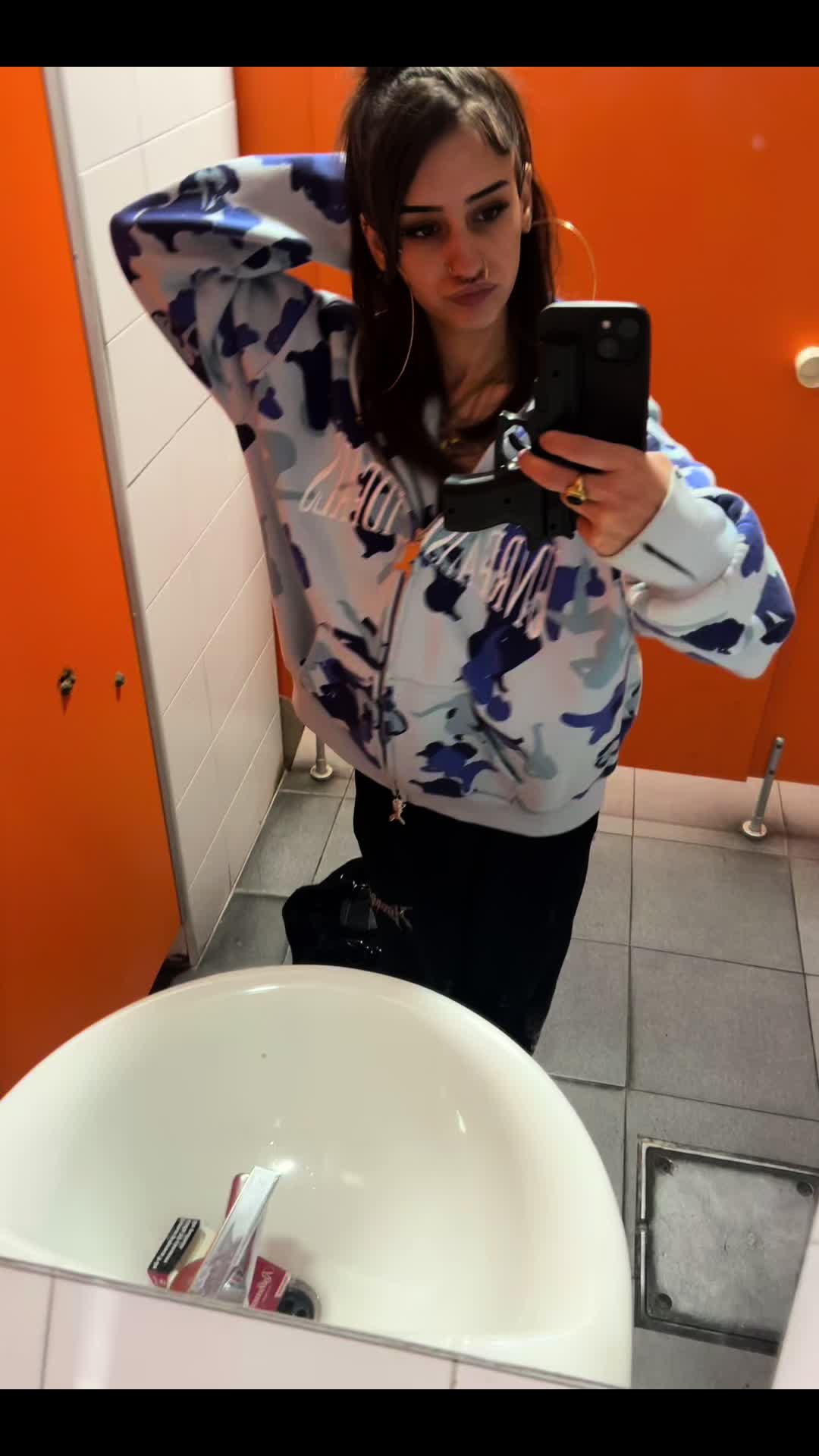 @Lahoeee