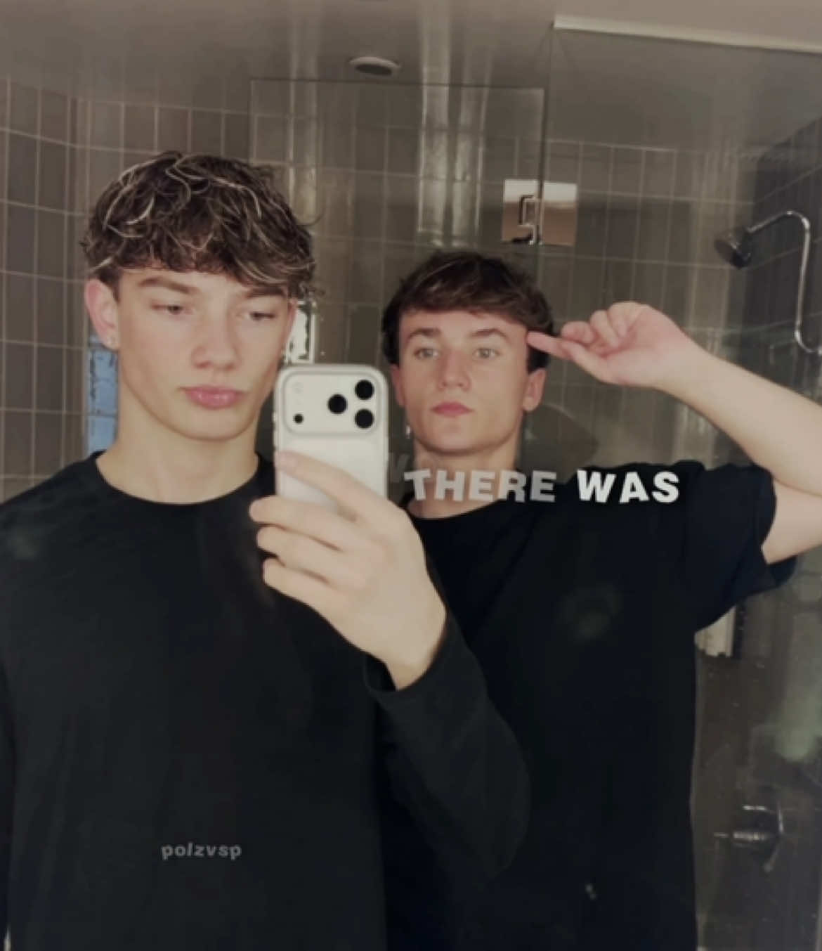 @𝐏𝐎𝐋𝐋𝐘