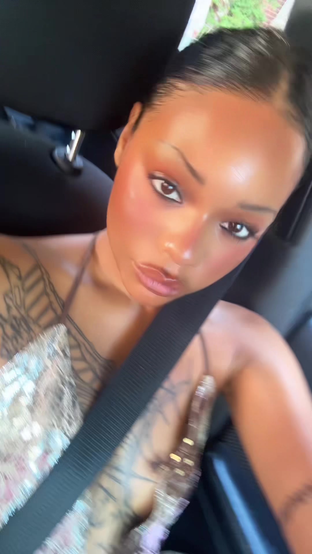 @girlnxtdoor