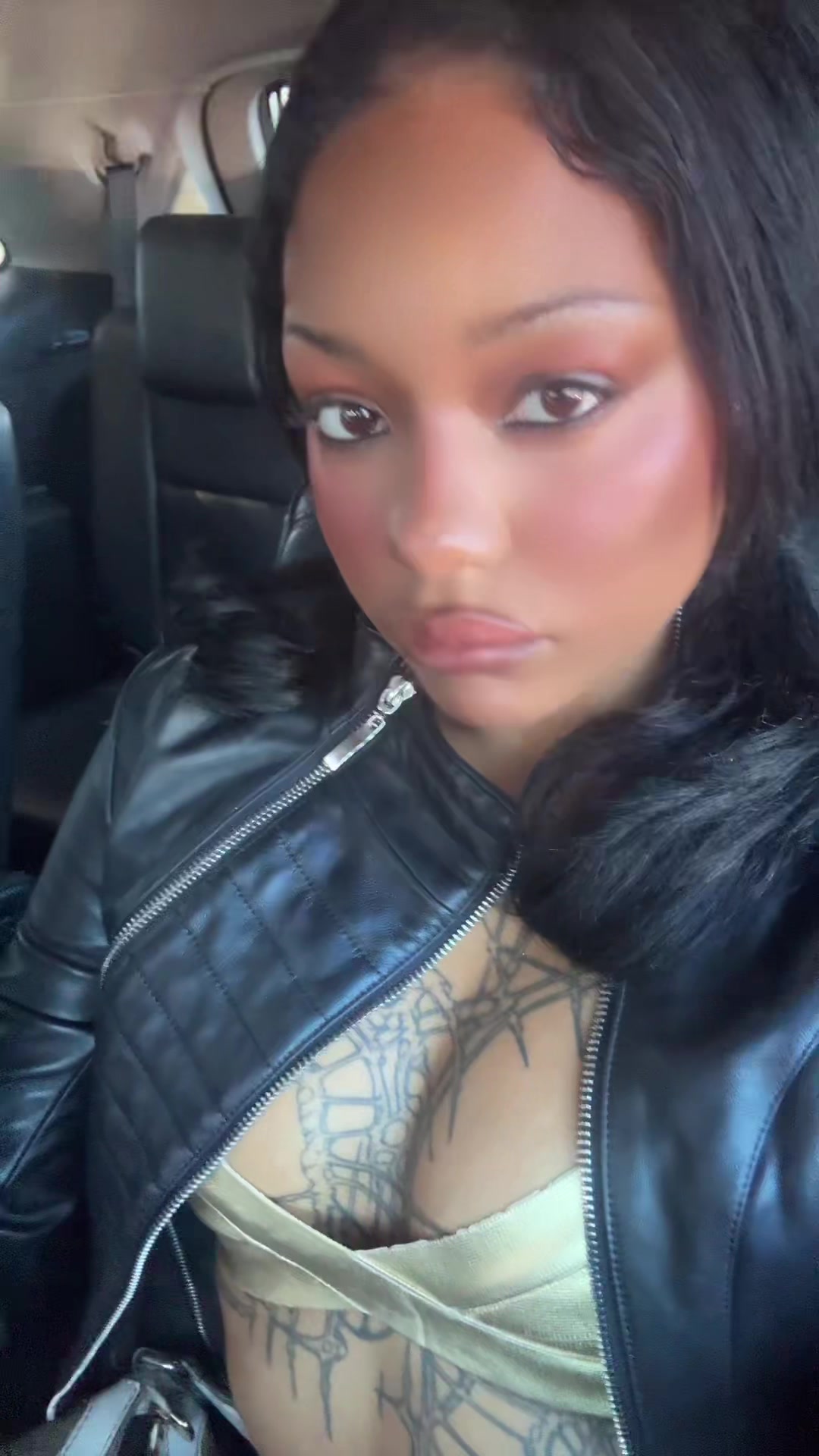 @girlnxtdoor