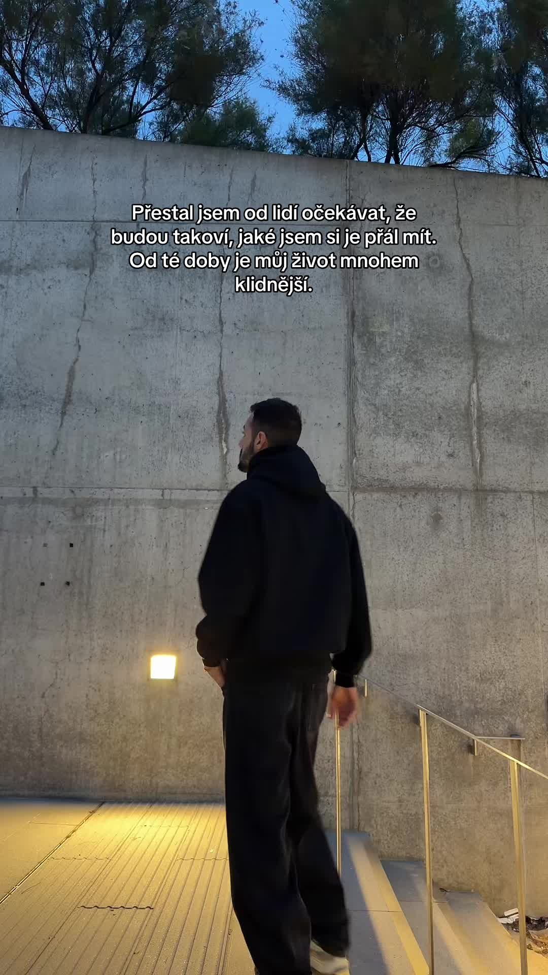 @ꓘB