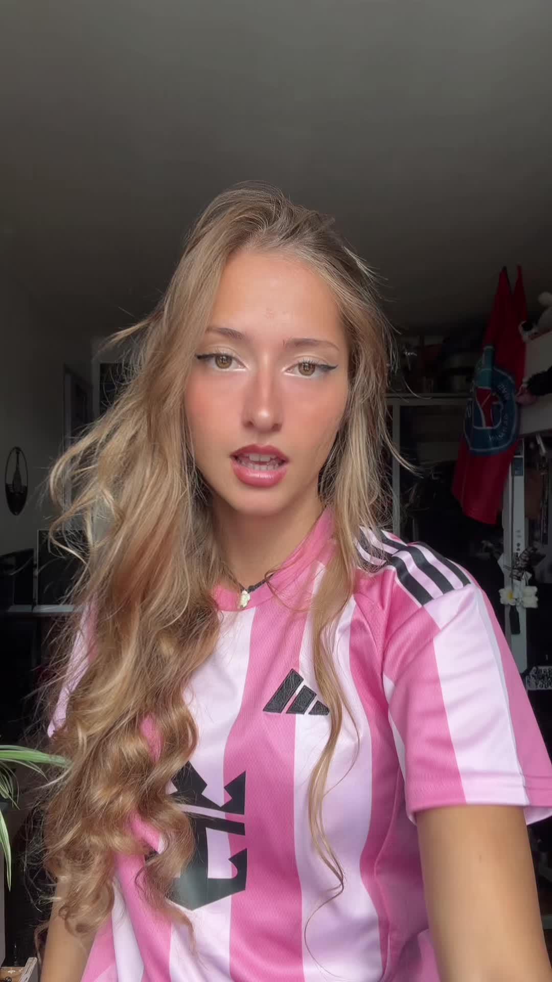 @𝐓 𝐇 𝐀 𝐈 𝐒