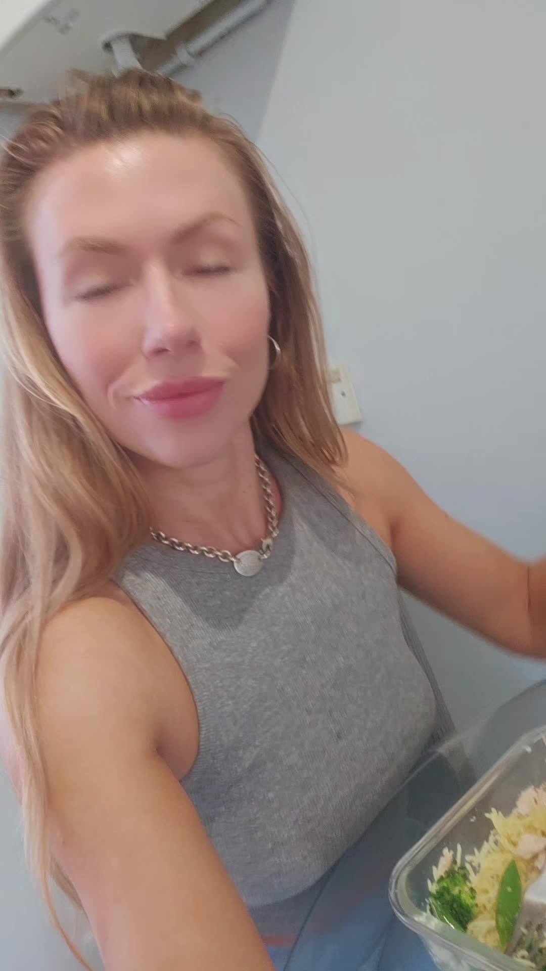 @themichellemoist