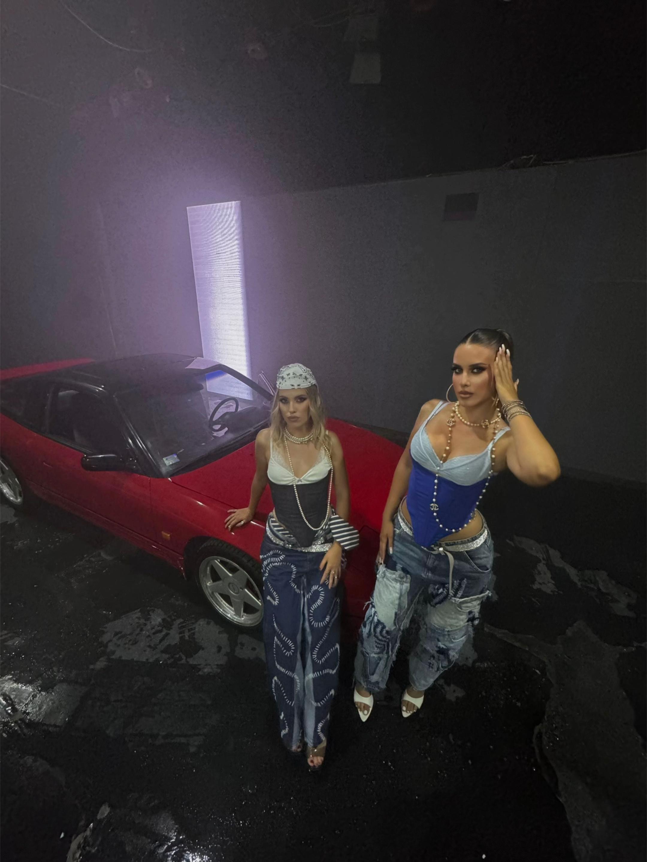 @888