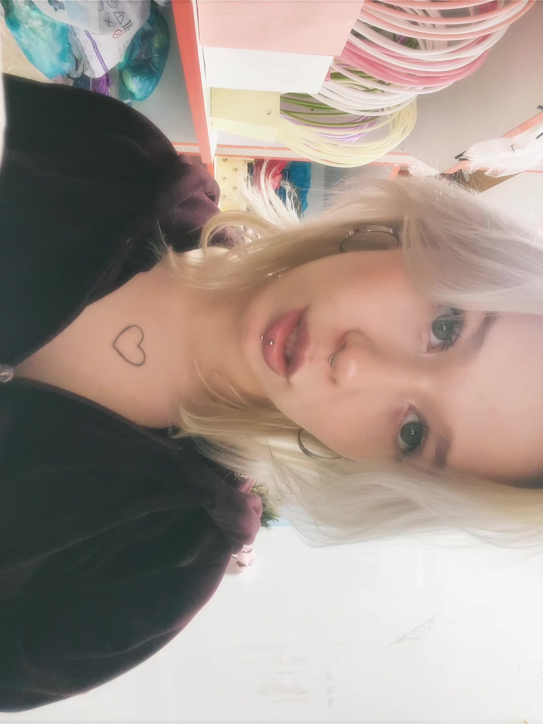 @Кью