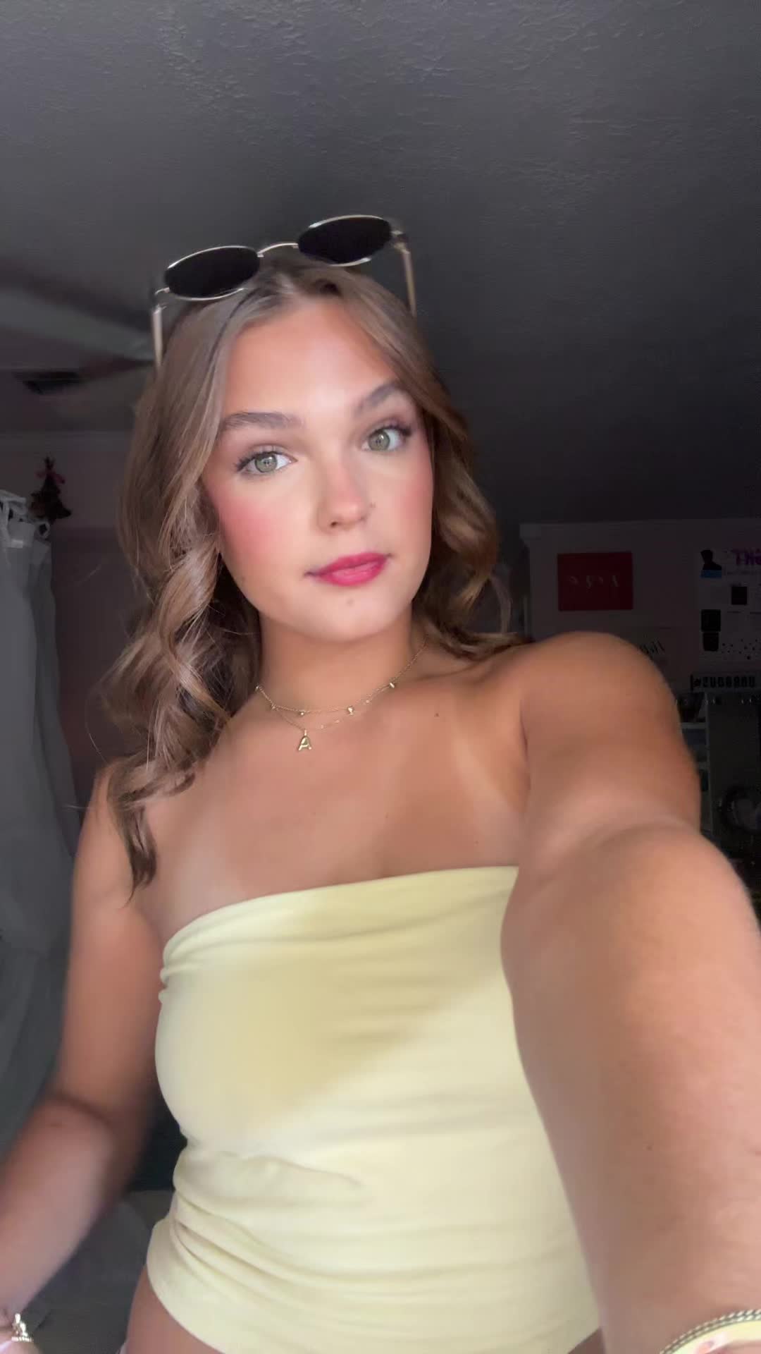 @HOLLYN!