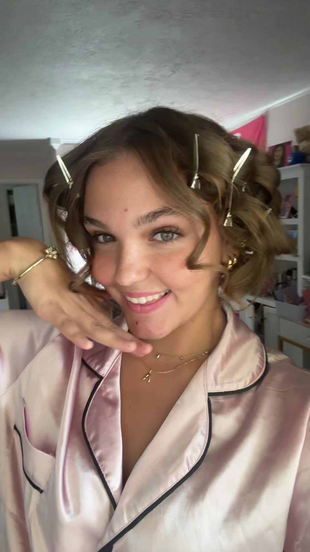 @HOLLYN!