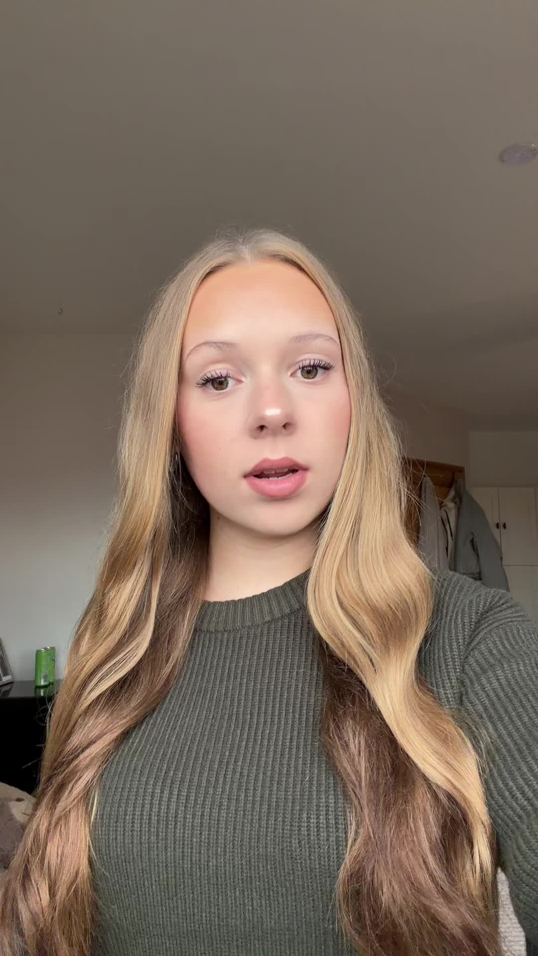 @𝐞𝐦𝐢𝐥𝐲𝐞𝐱𝐜𝐡𝐚𝐧𝐠𝐞𝟐𝟕