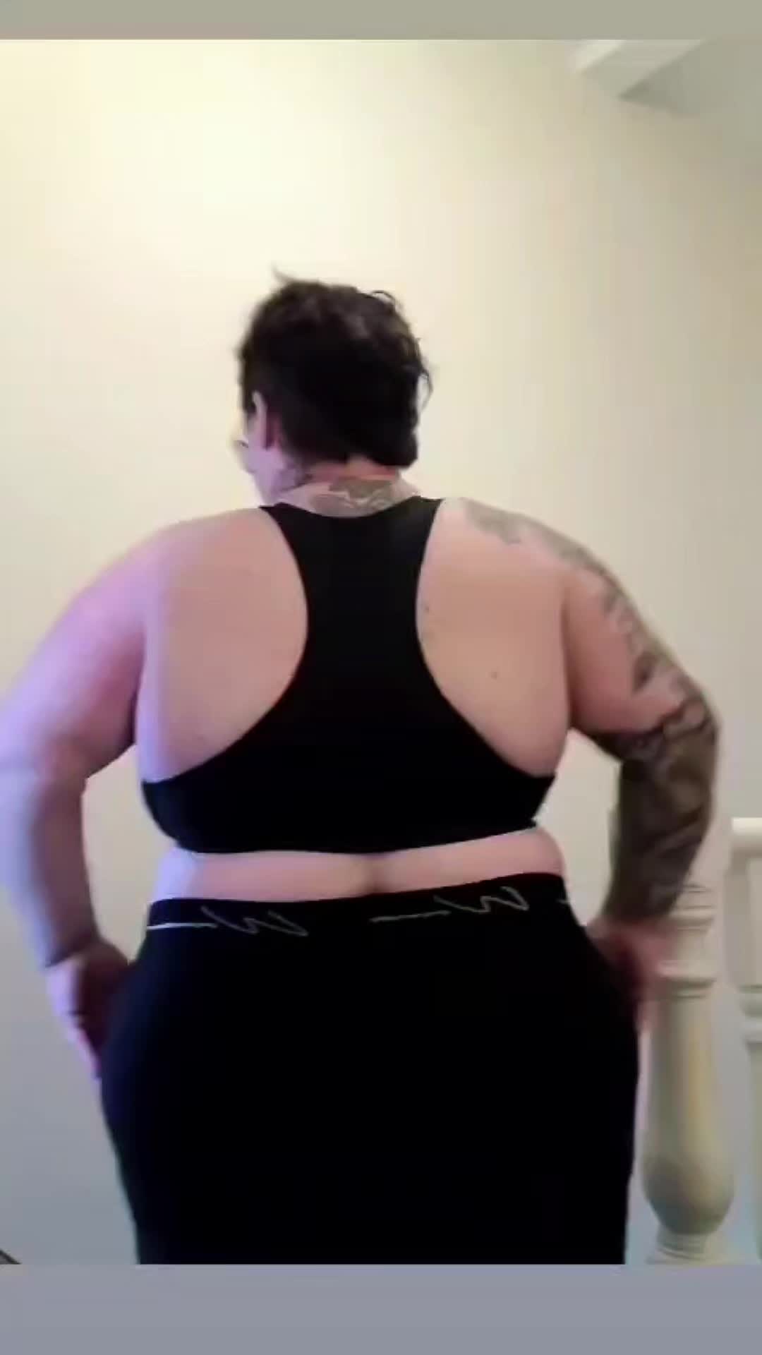 @𝔅𝔞𝔟𝔶𝔊𝔦𝔯𝔩𝔊𝔬𝔱𝔥𝔦𝔠𝔠