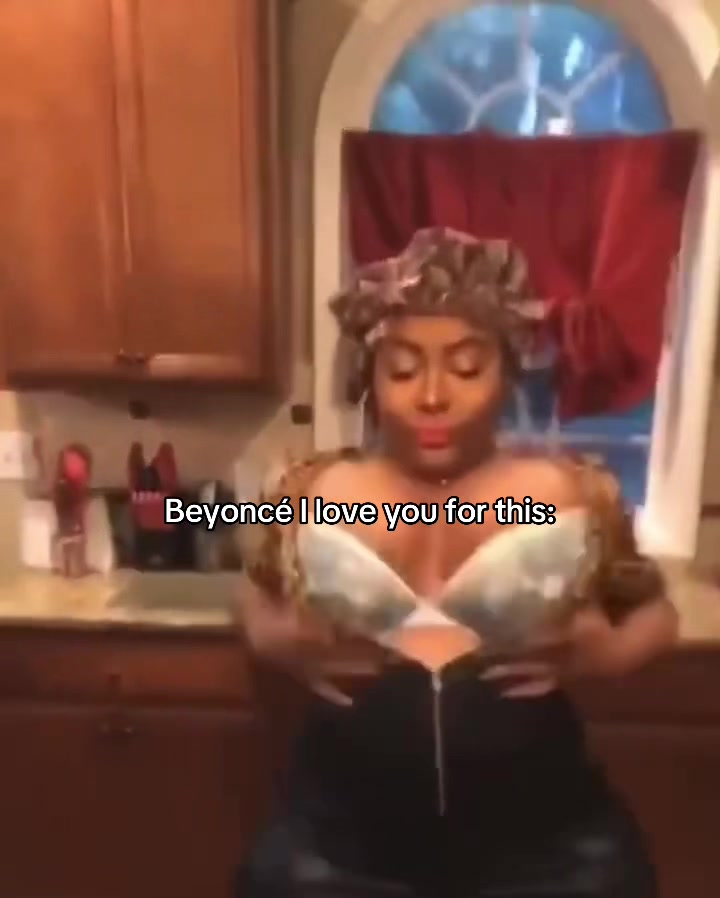 @⭑𓂃