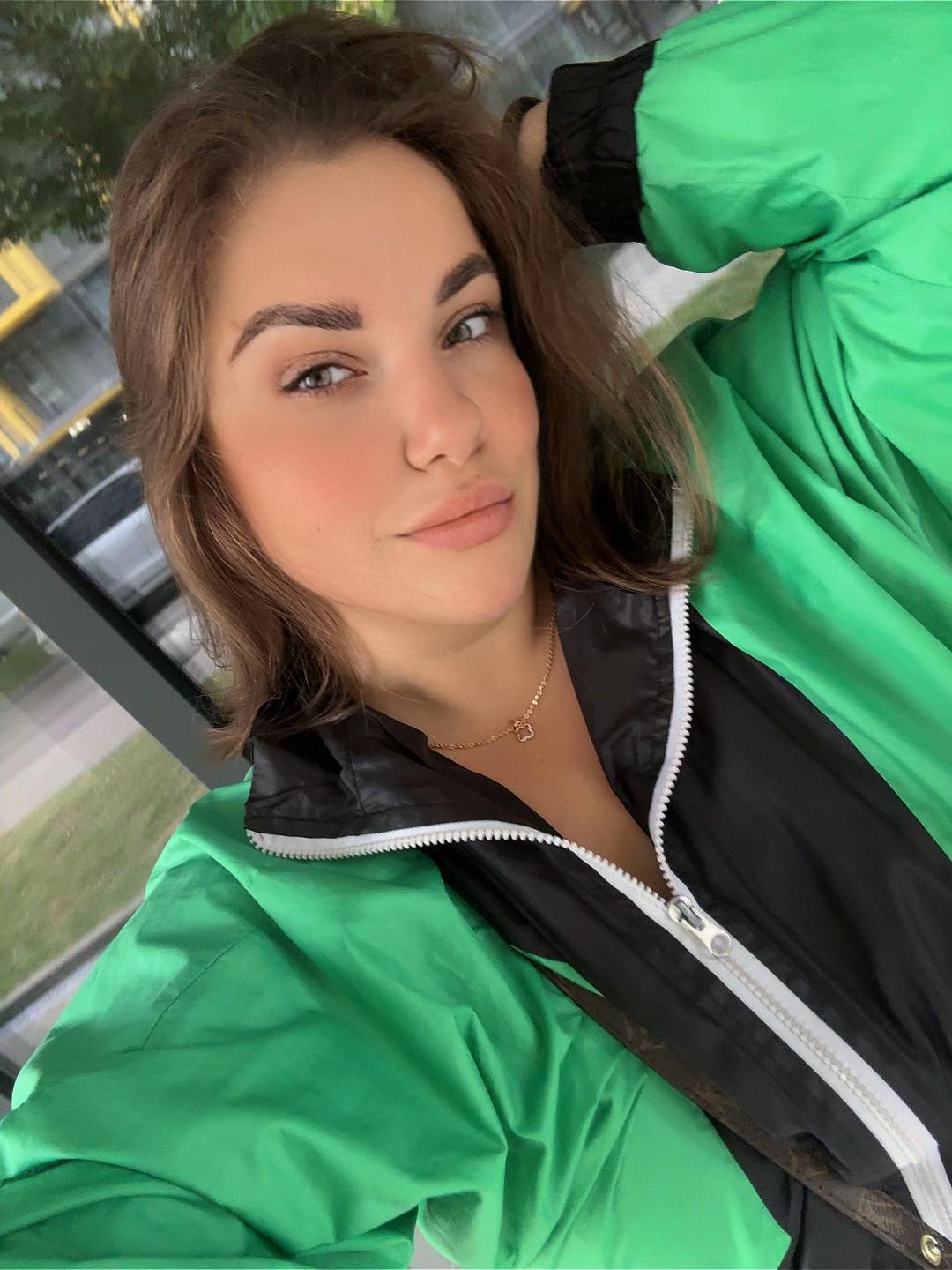 @Olenka699
