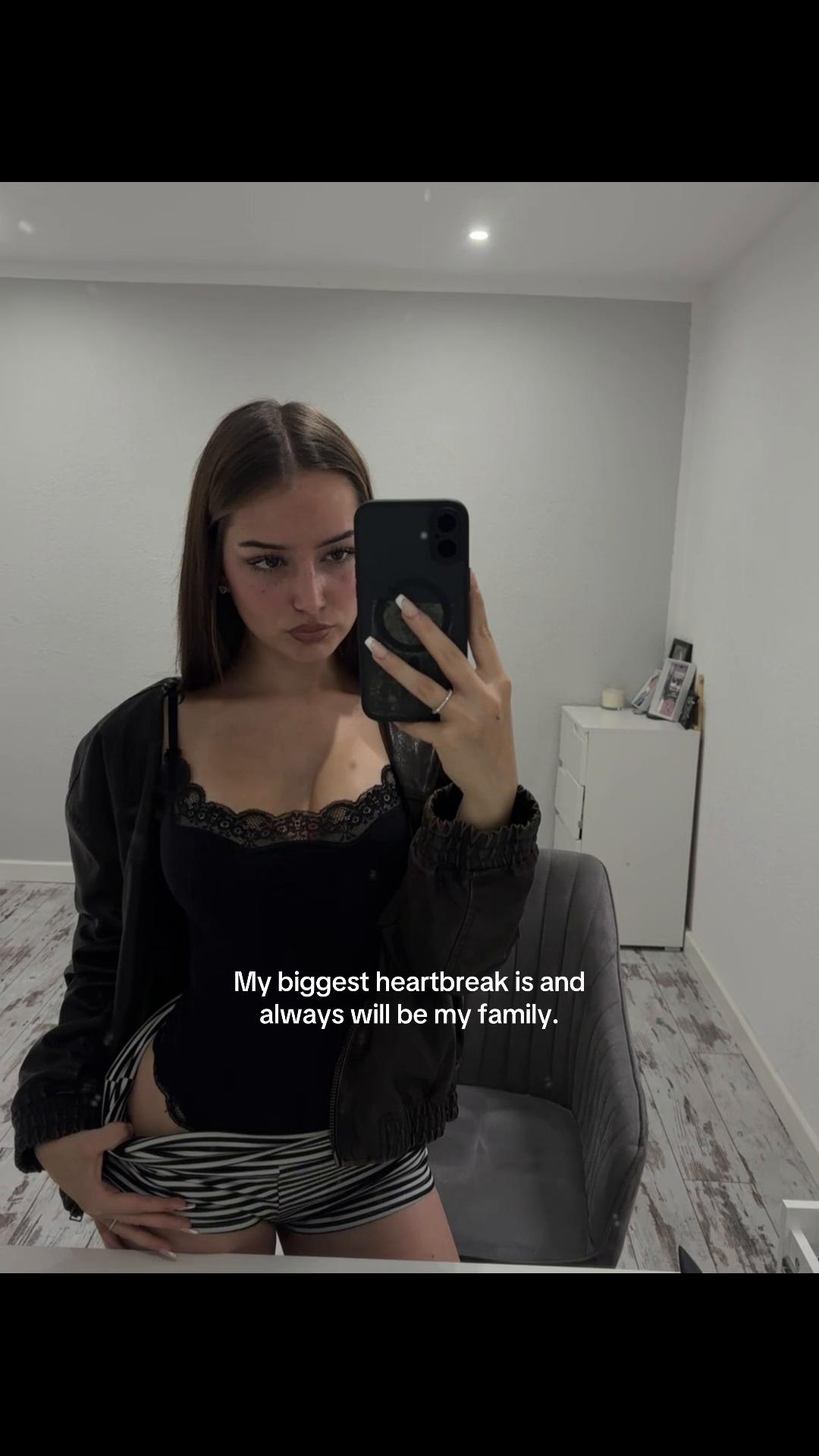 @𝐇𝐀𝐍𝐍𝐀𝐇𝐋𝐔𝐈𝐒𝐈𝐄𝐍𝐍𝐄