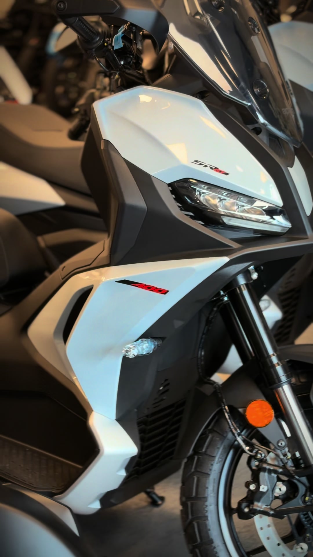 @J2 Scooters & Motoren