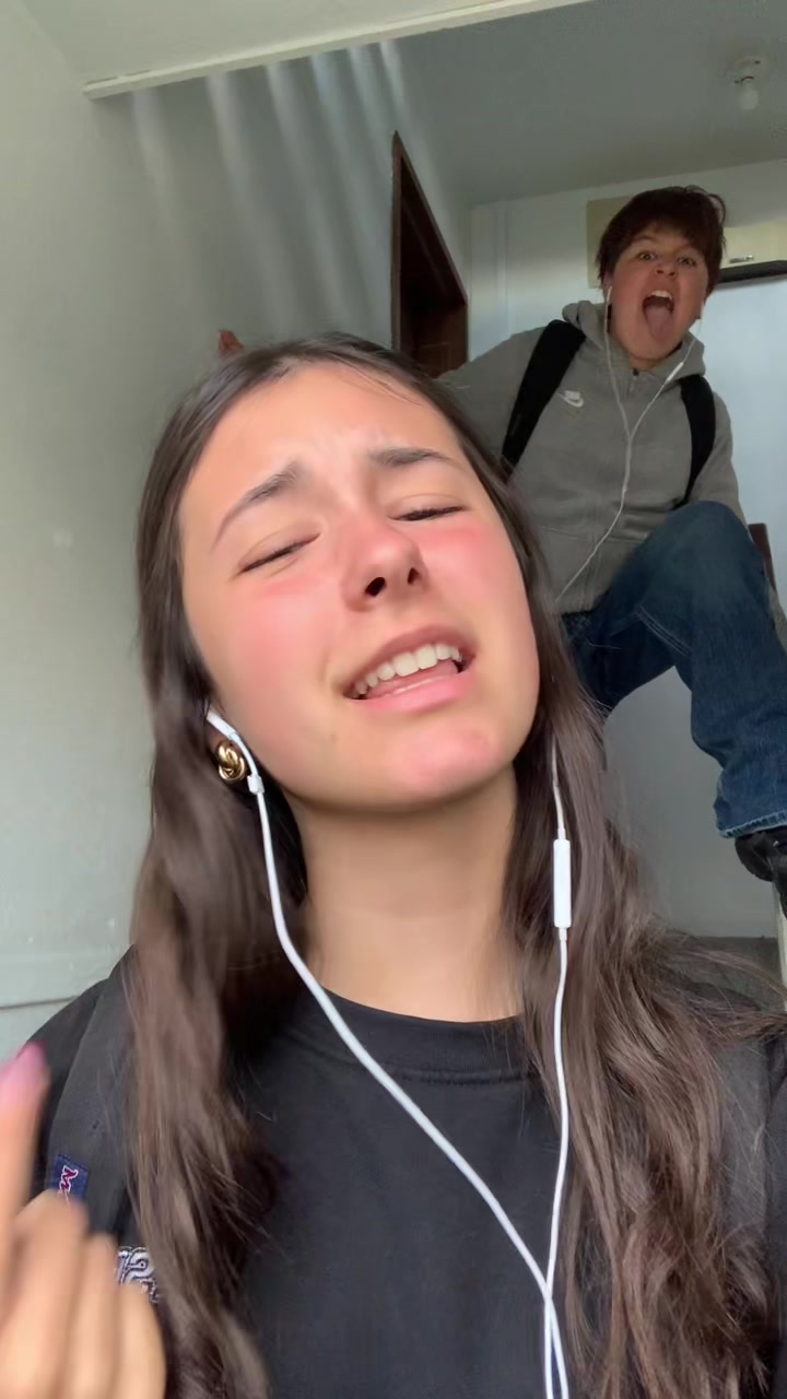 @kiki spams
