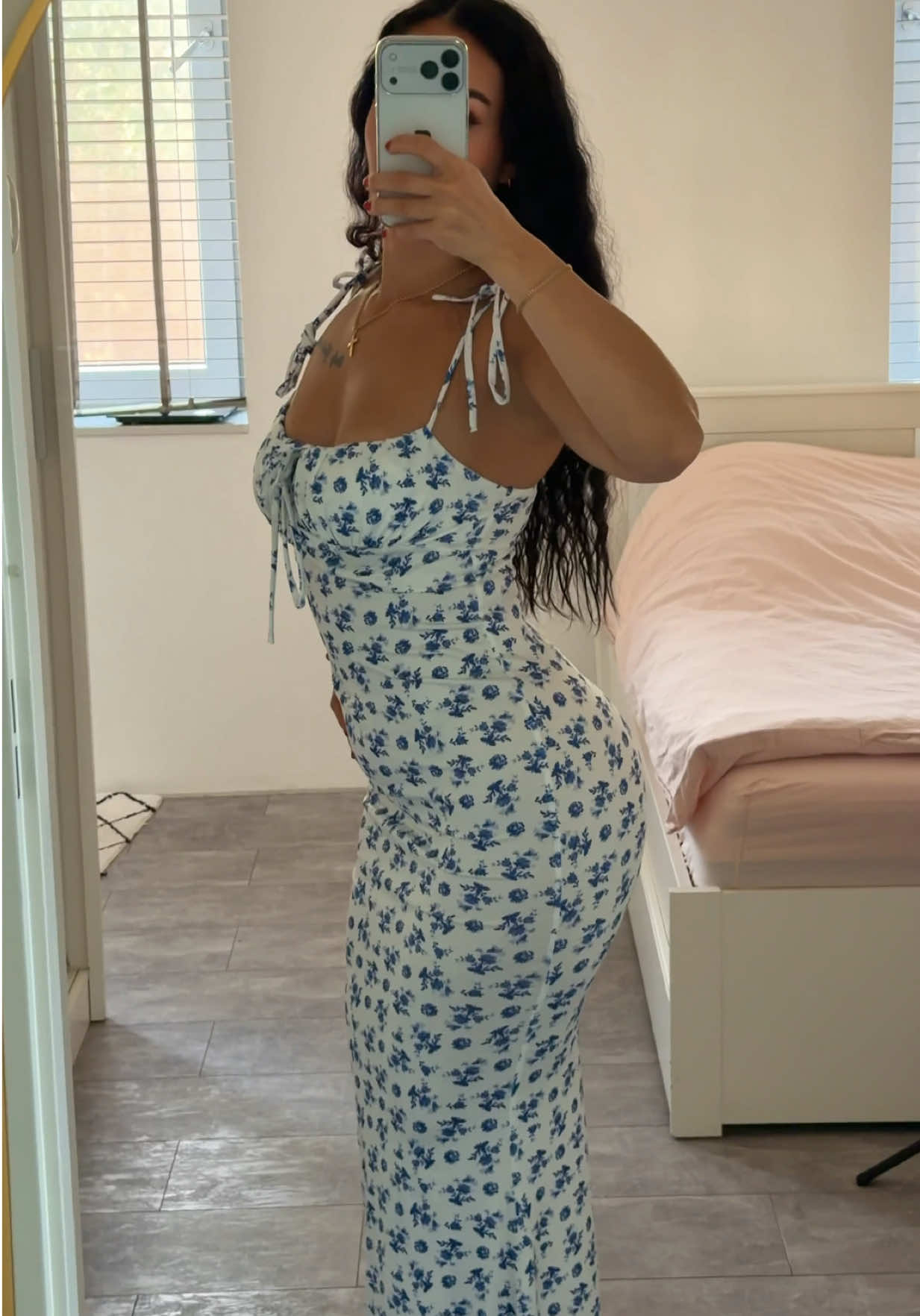 @EllxFit
