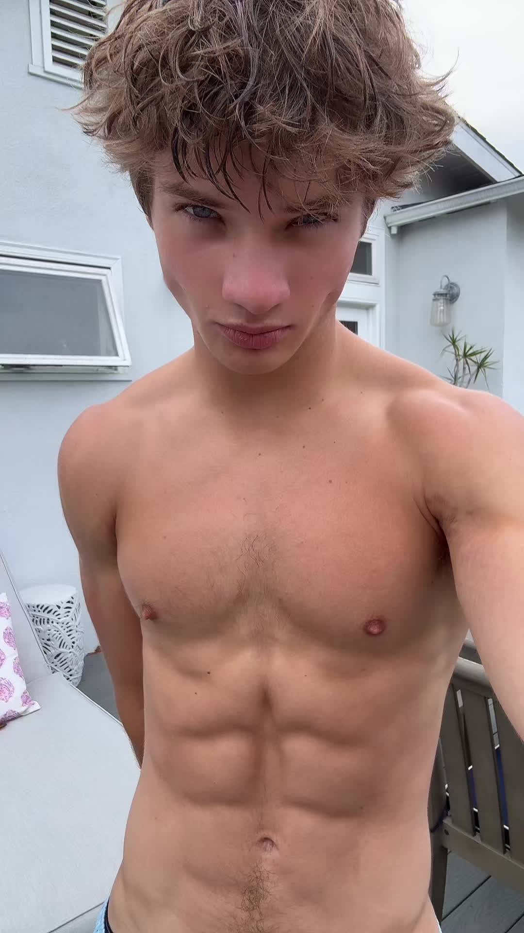 @AshLifts 💫