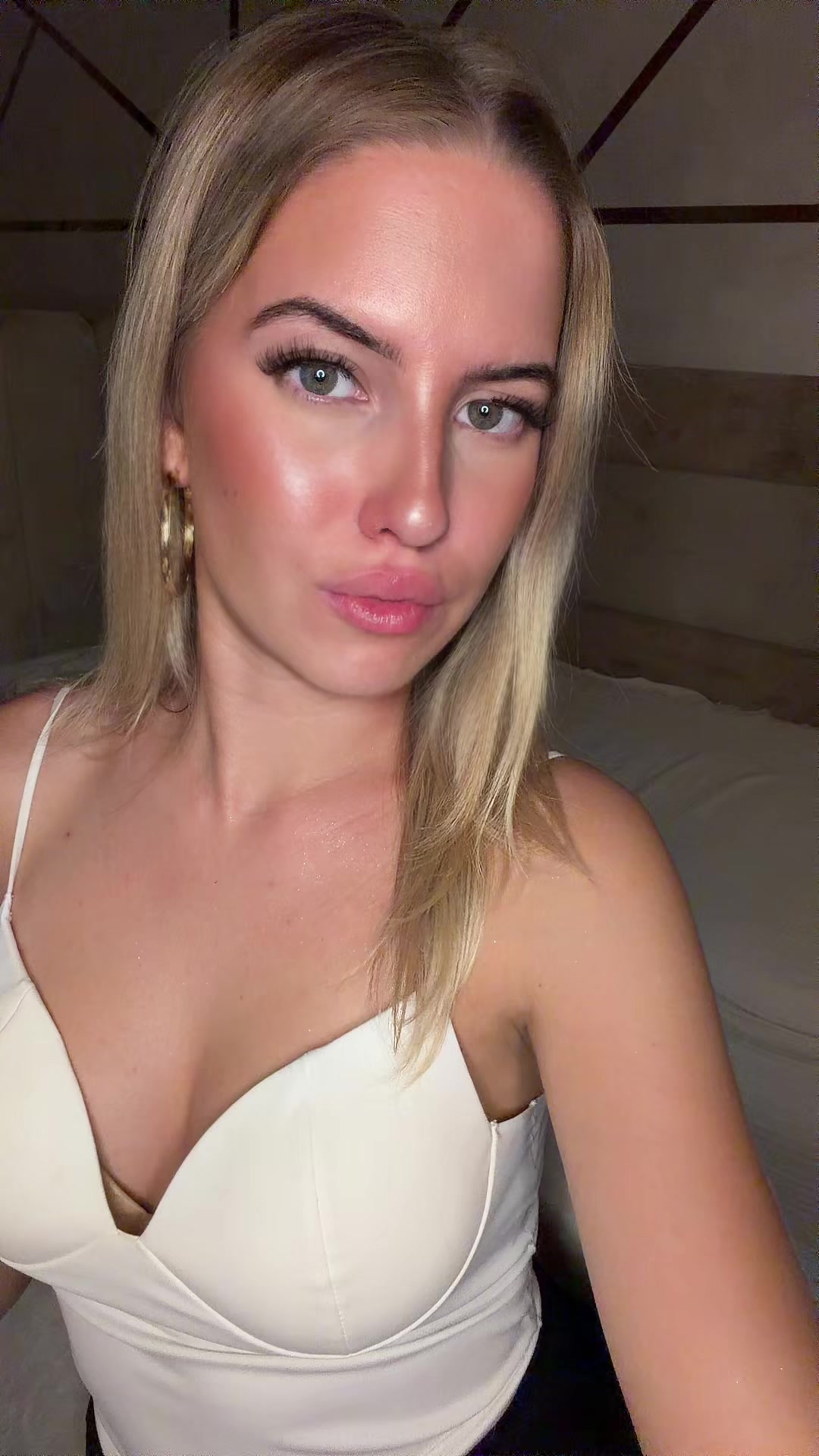 @888
