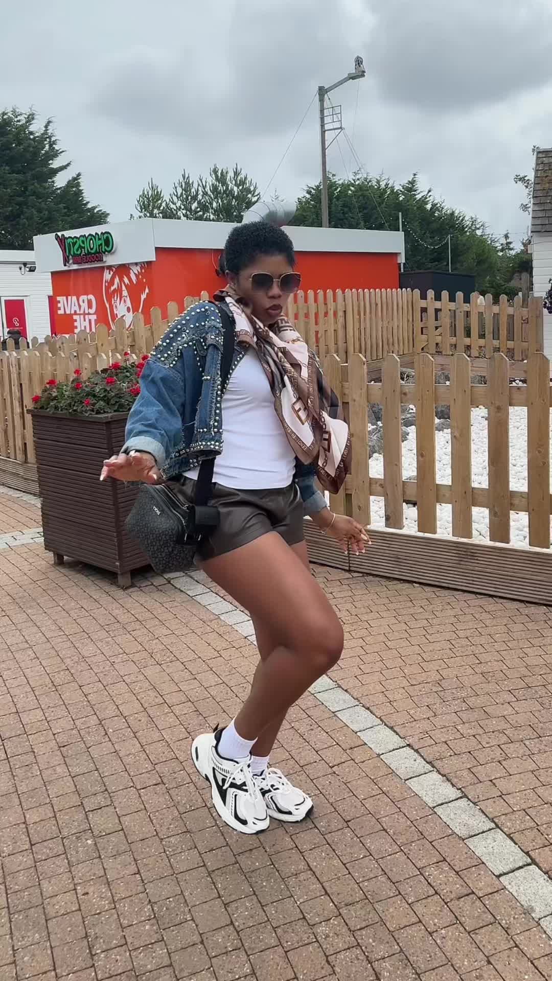 @ENDEE TheVibeQueen🎙️👑