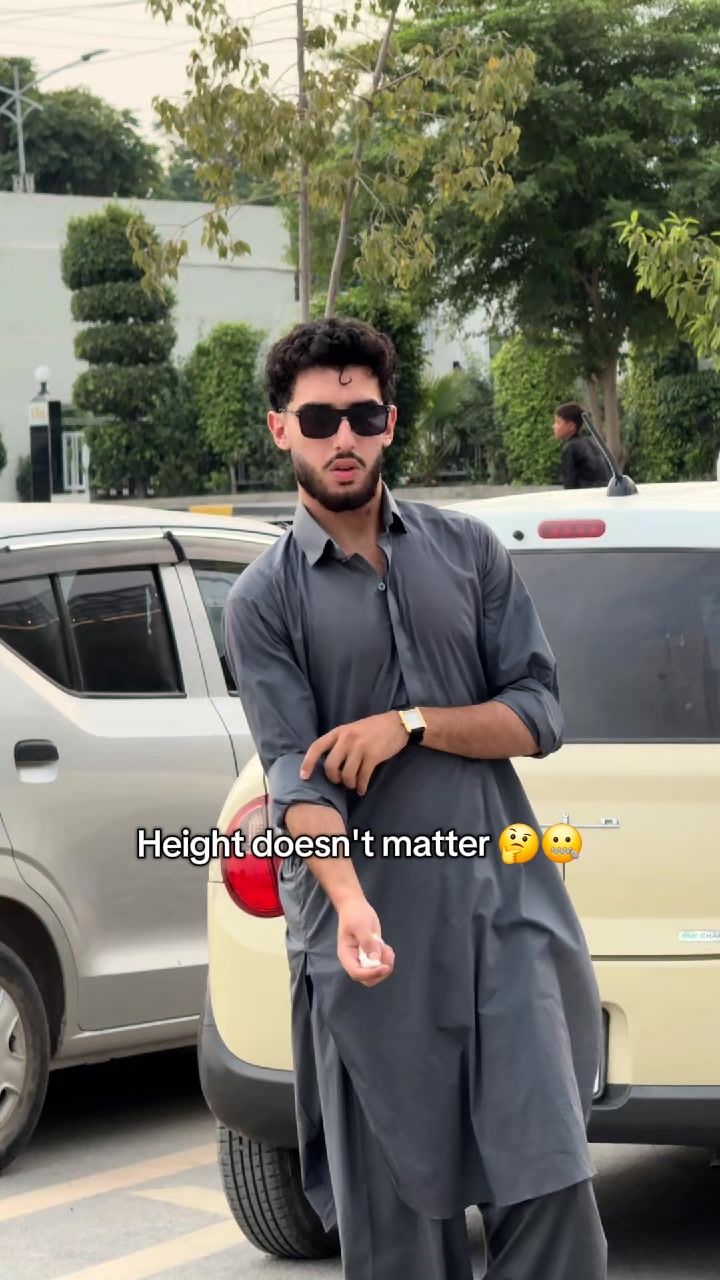 @6ft🇵🇰